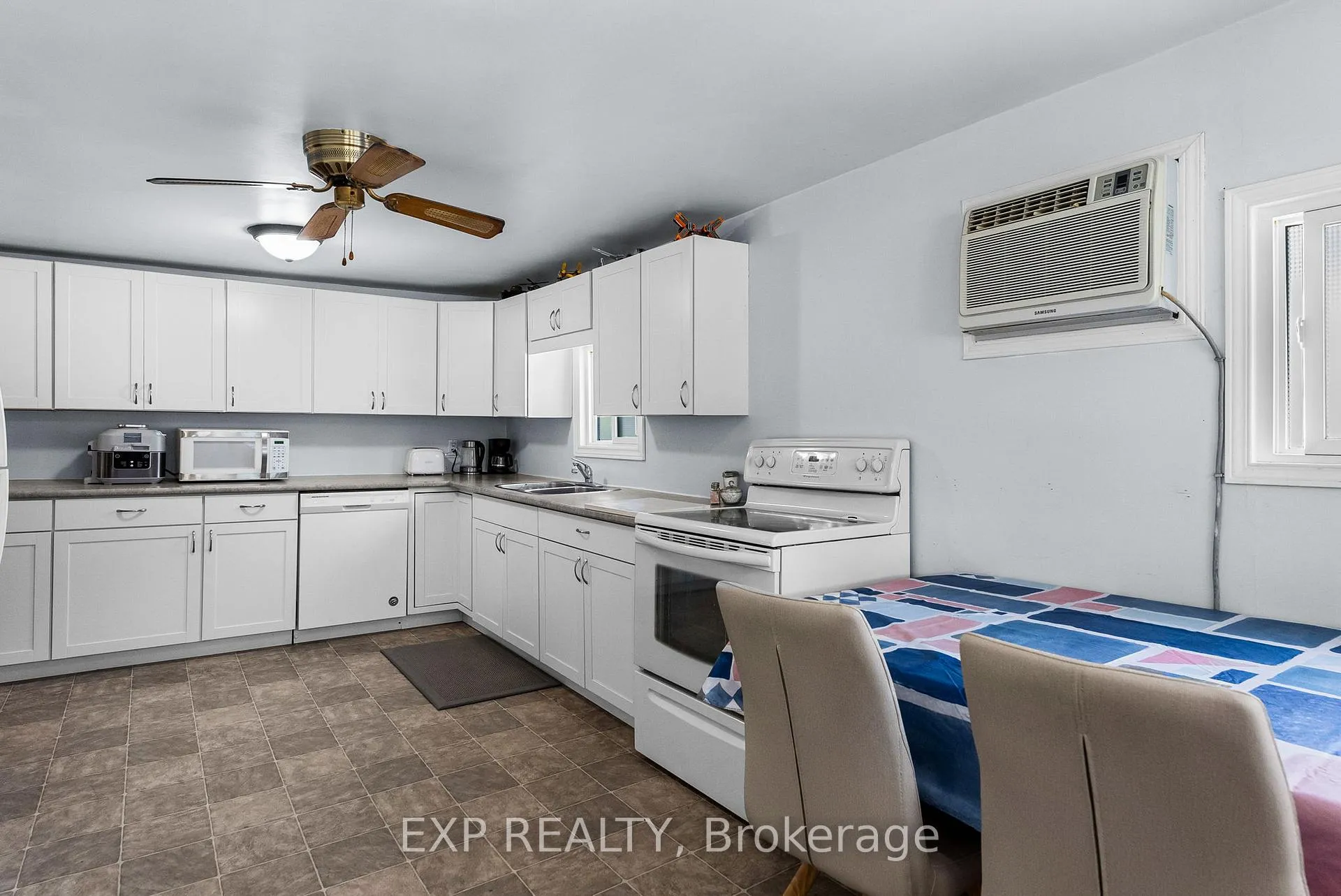 Photo 5 of 148 Morton Avenue, Georgina, Keswick North — HOMEH