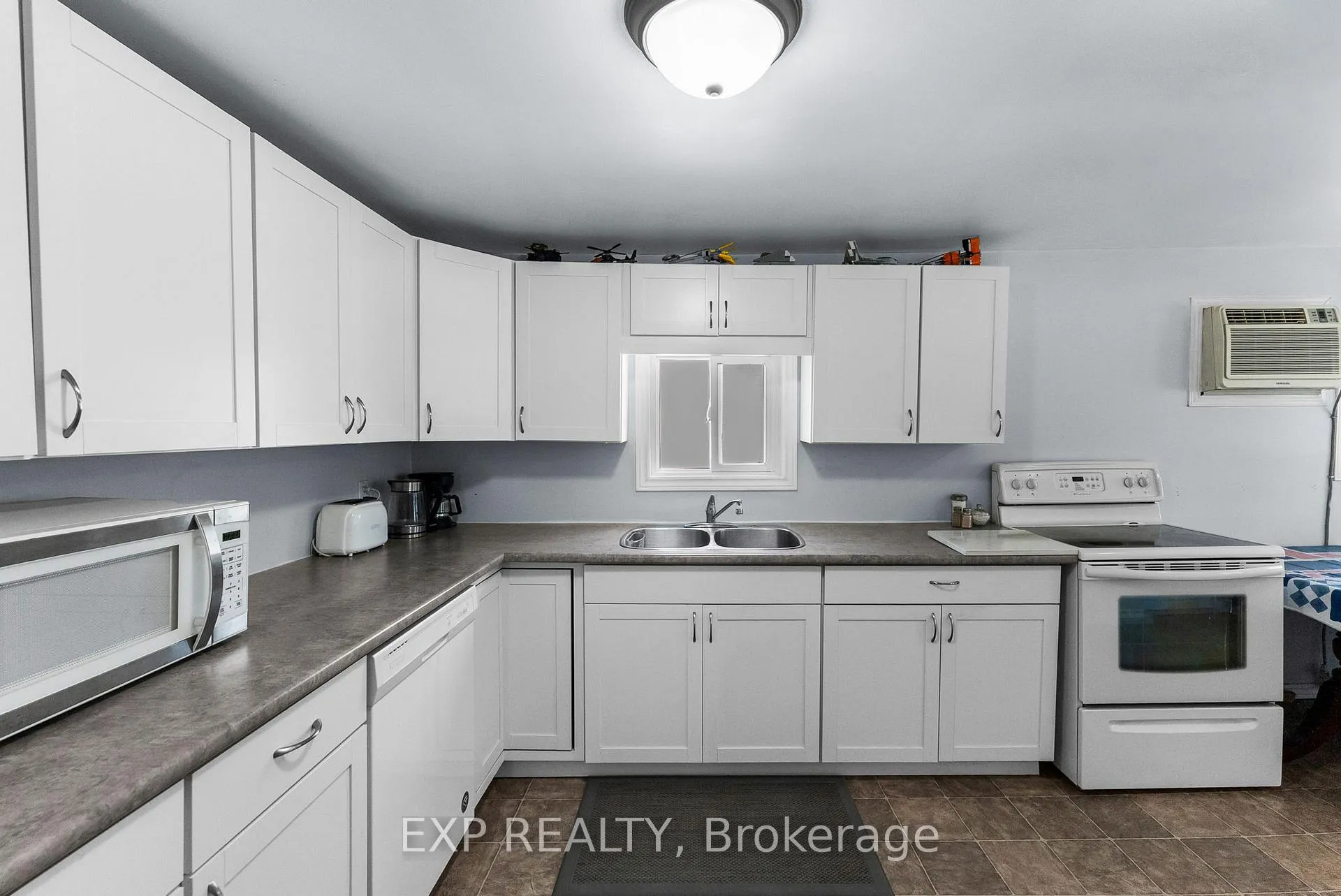 Photo 6 of 148 Morton Avenue, Georgina, Keswick North — HOMEH