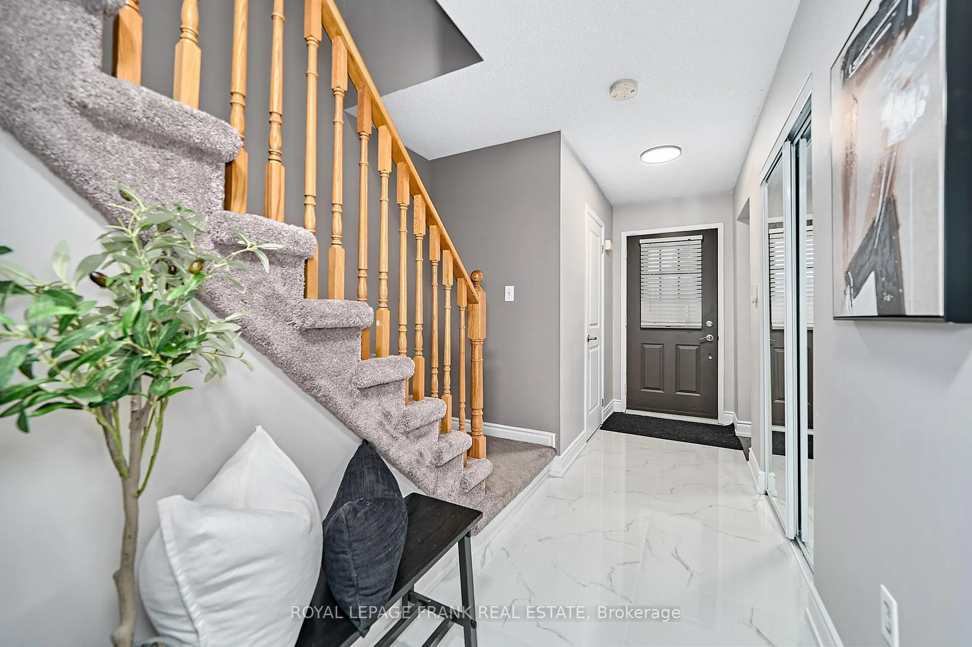Photo 2 of 1042 Attersley Drive, Oshawa, Pinecrest — HOMEH