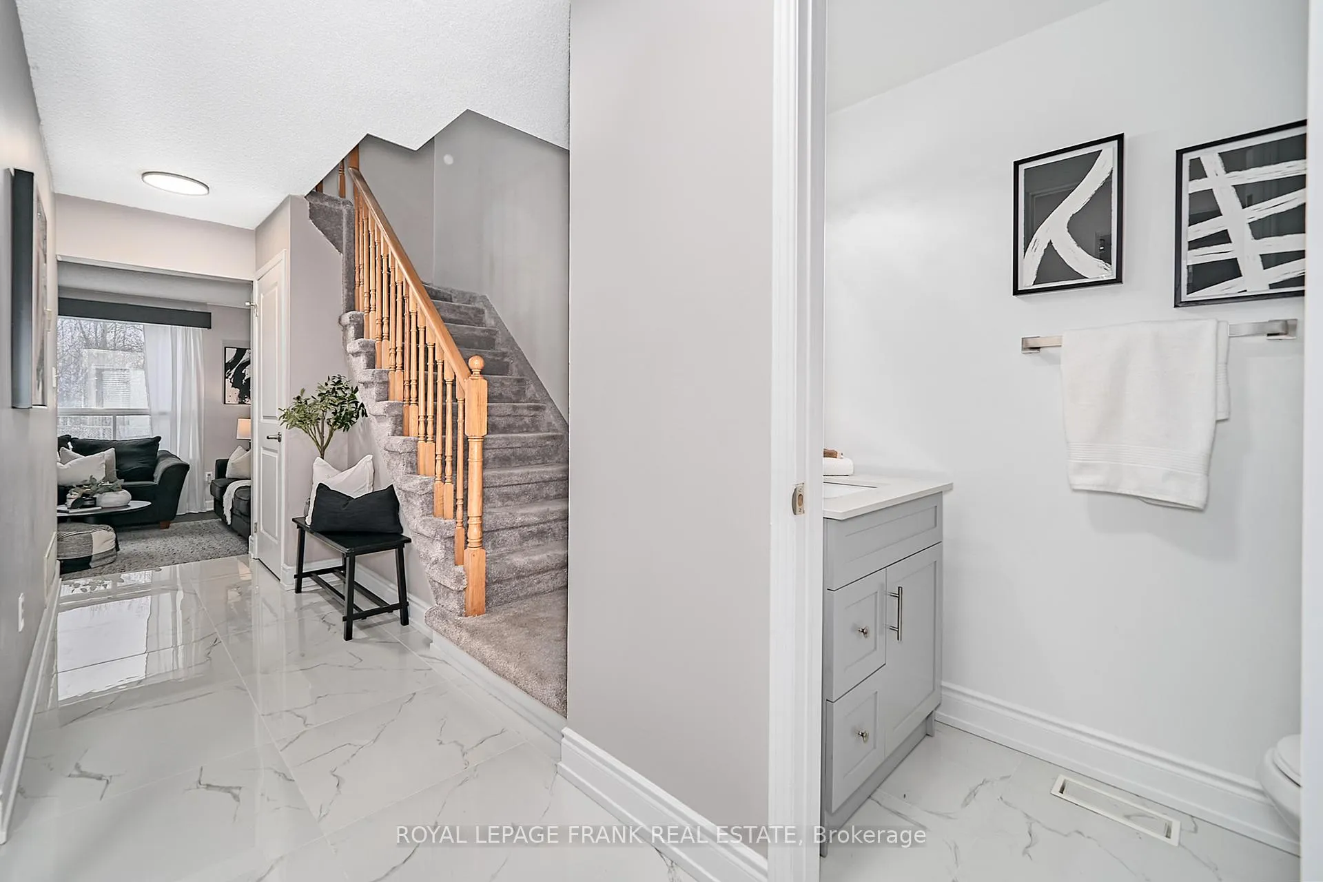 Photo 3 of 1042 Attersley Drive, Oshawa, Pinecrest — HOMEH