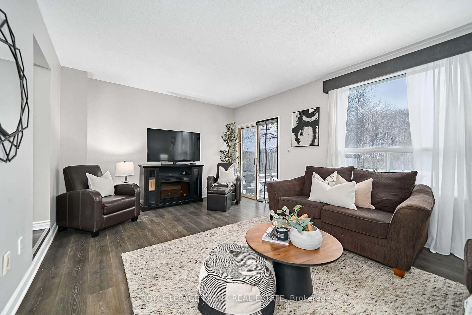 Photo 4 of 1042 Attersley Drive, Oshawa, Pinecrest — HOMEH