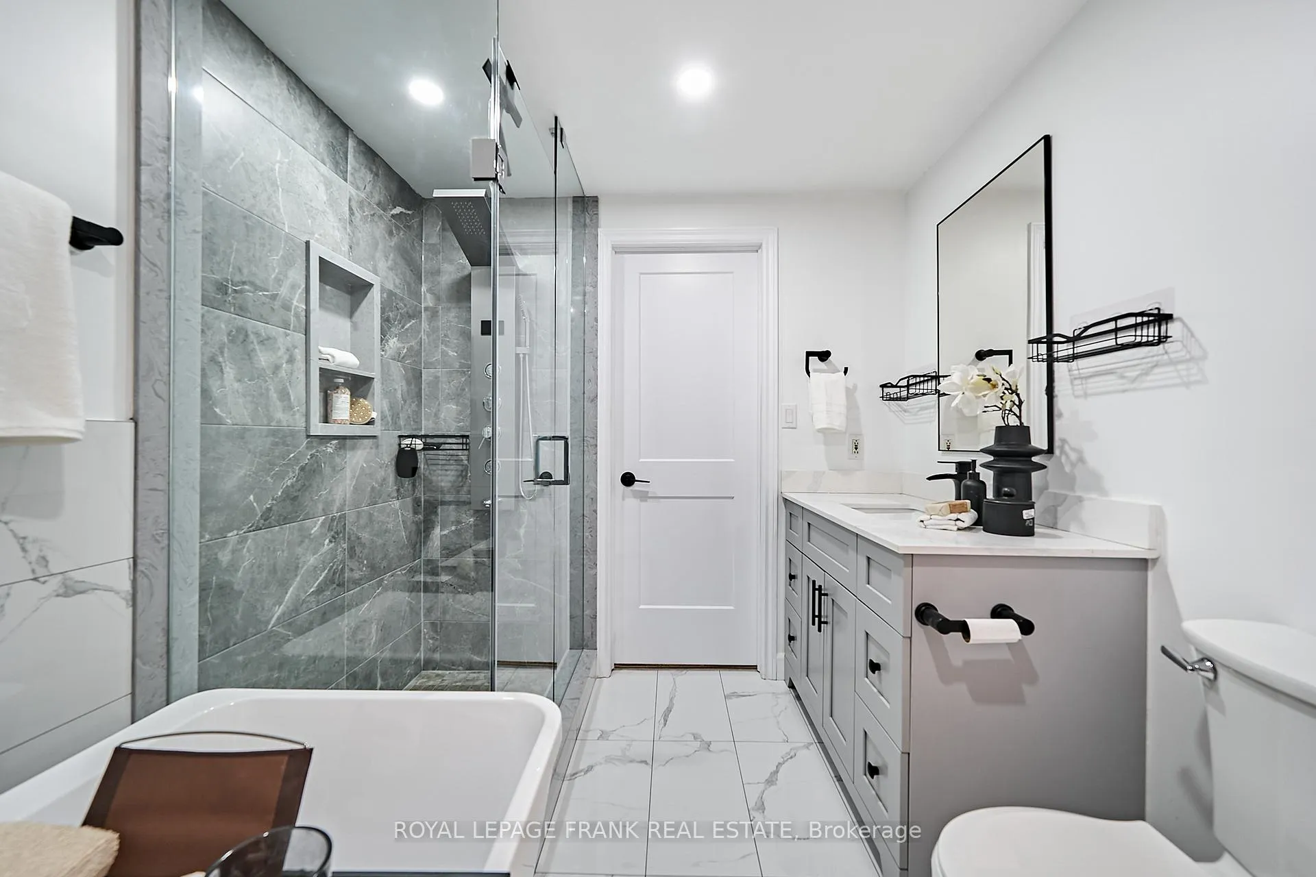 Photo 19 of 1042 Attersley Drive, Oshawa, Pinecrest — HOMEH