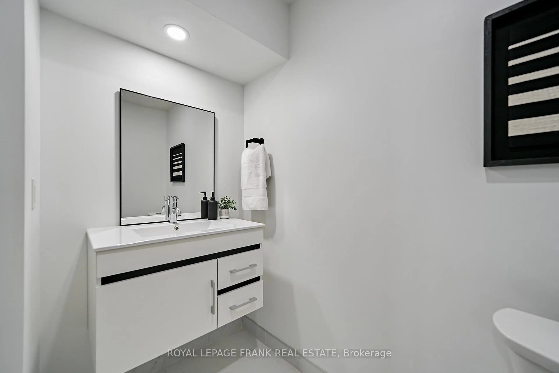 Photo 24 of 1042 Attersley Drive, Oshawa, Pinecrest — HOMEH