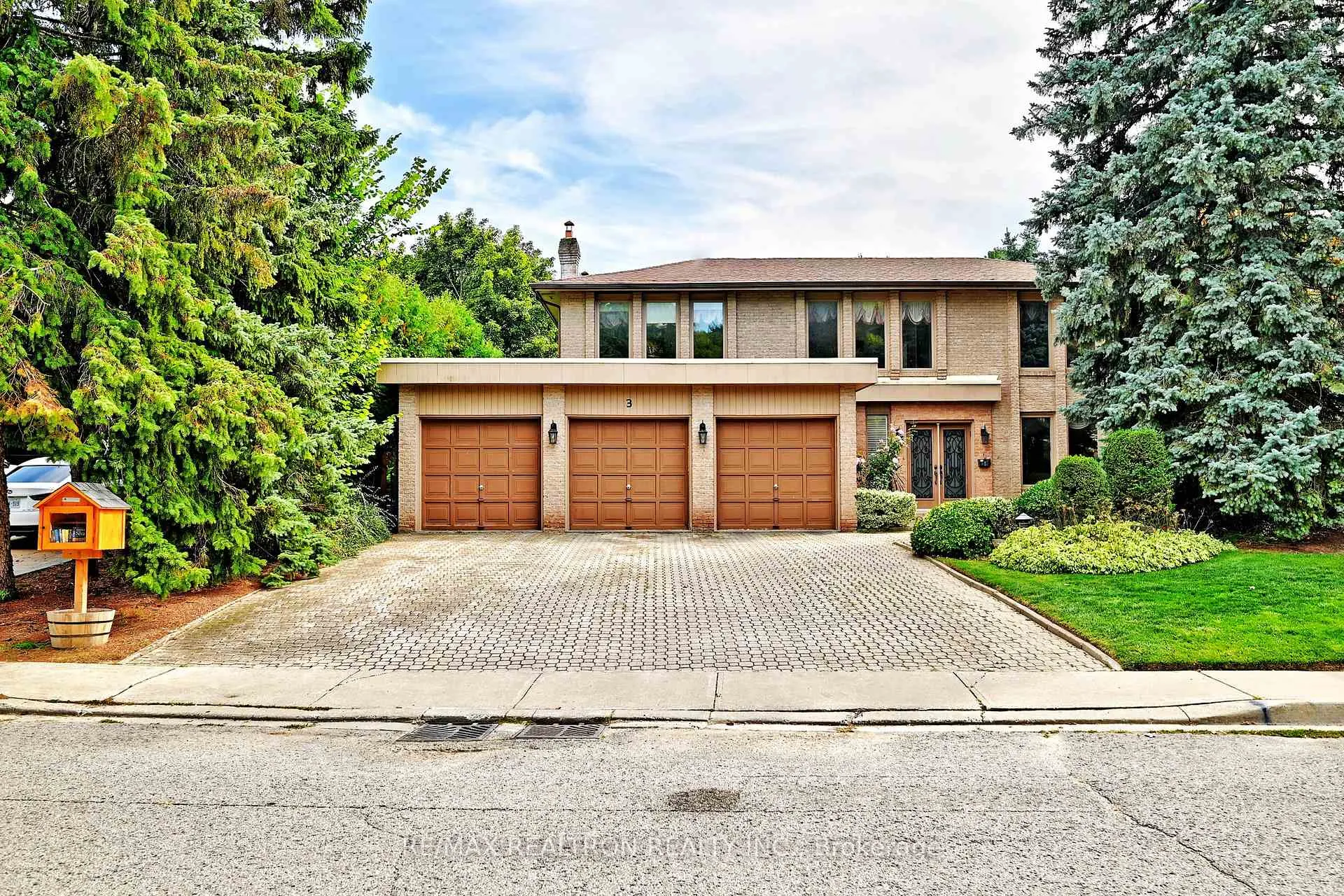 Photo 1 of 3 Whitelaw Court, Markham, Grandview — HOMEH