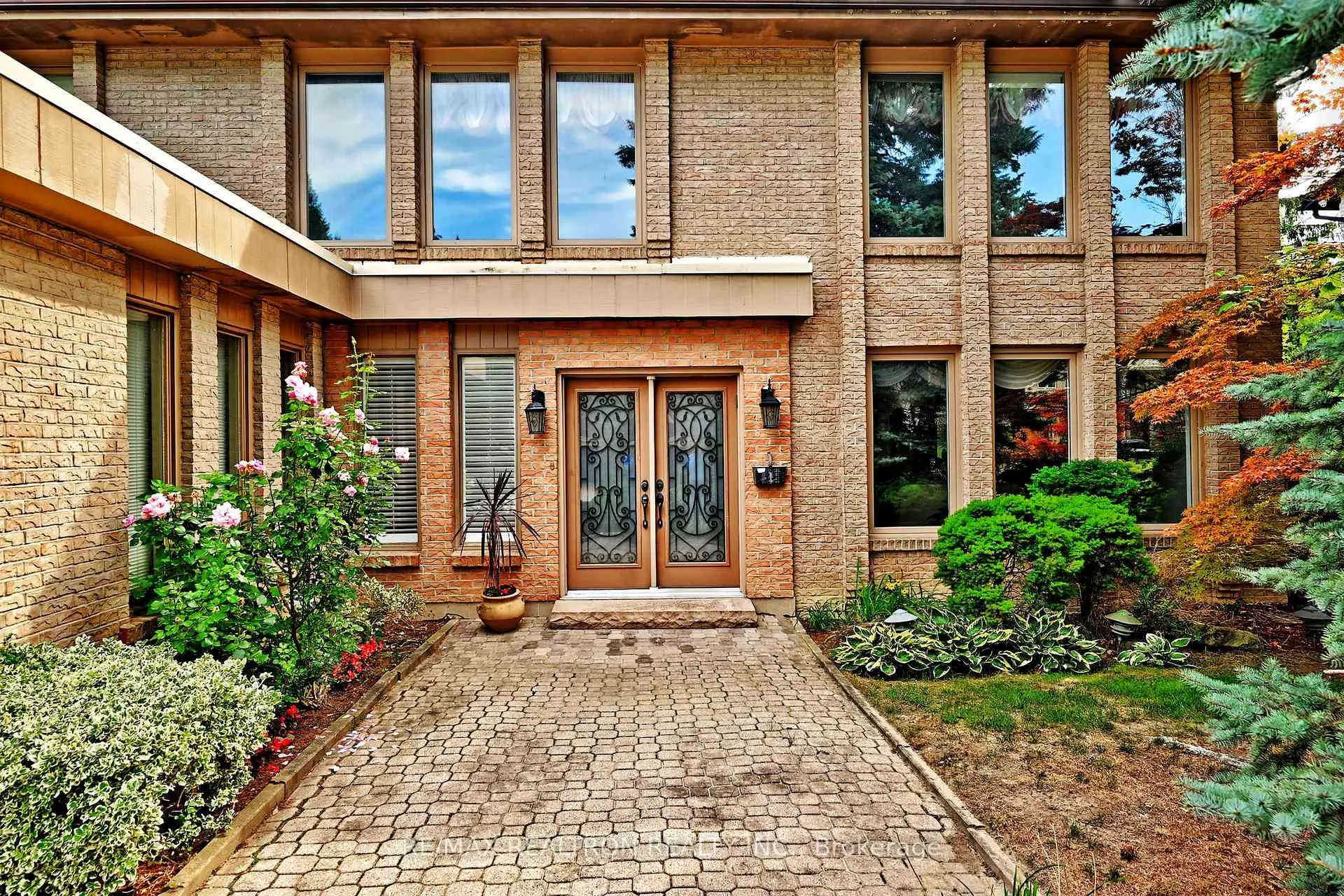 Photo 2 of 3 Whitelaw Court, Markham, Grandview — HOMEH