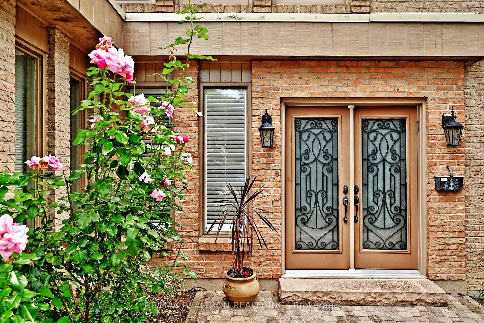 Photo 5 of 3 Whitelaw Court, Markham, Grandview — HOMEH