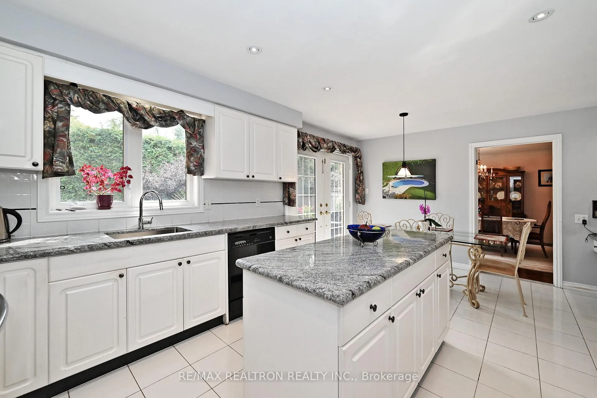 Photo 14 of 3 Whitelaw Court, Markham, Grandview — HOMEH
