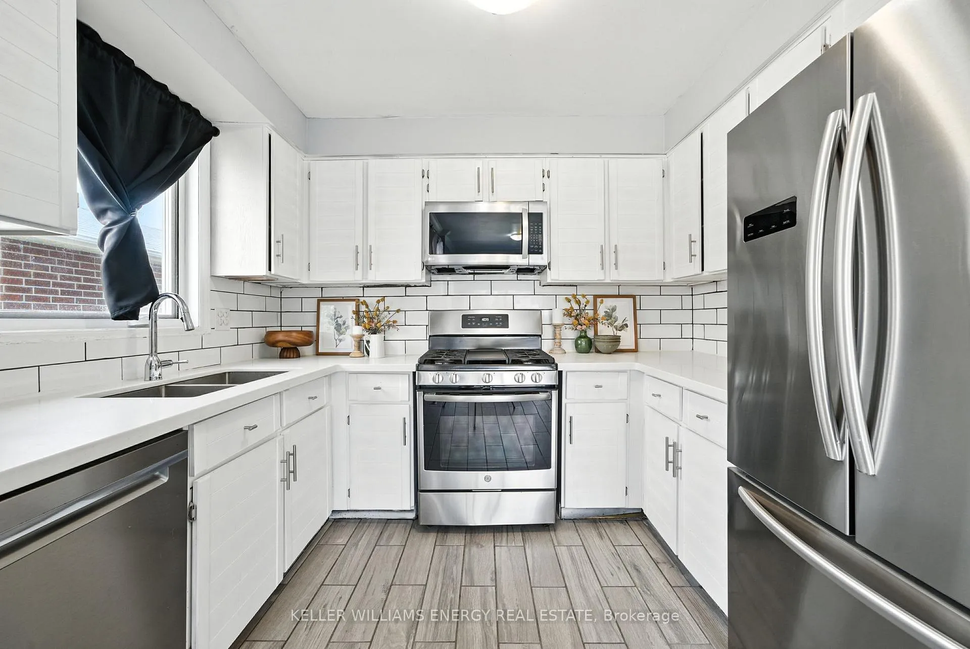Photo 3 of 70 Hart Boulevard, Clarington, Newcastle — HOMEH
