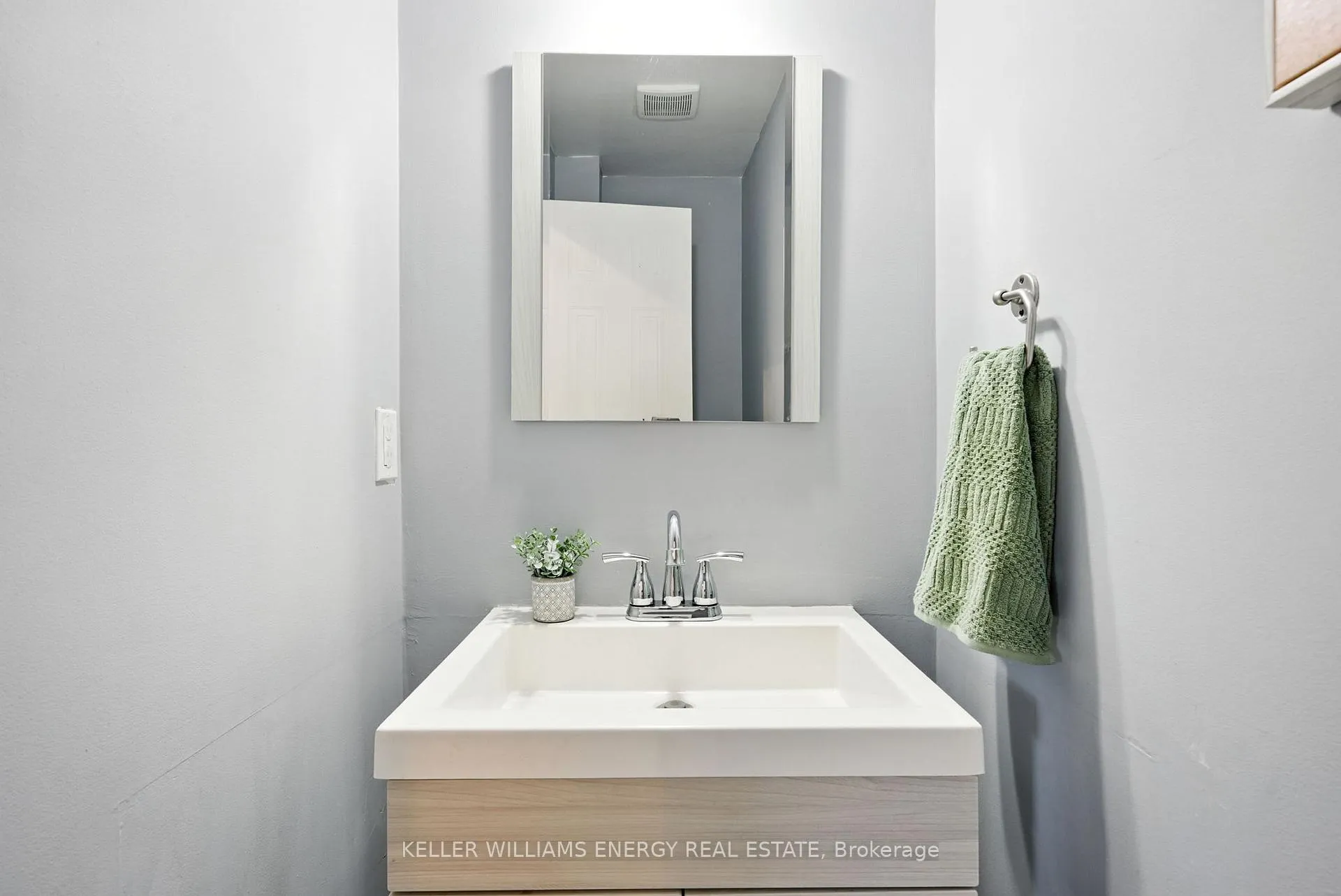 Photo 15 of 70 Hart Boulevard, Clarington, Newcastle — HOMEH