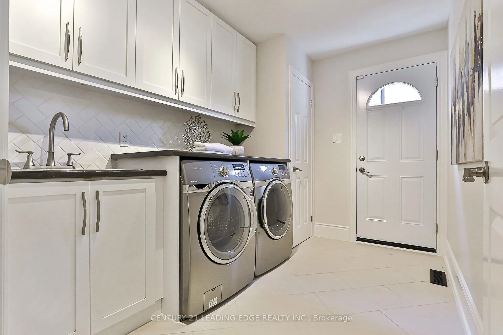 Photo 14 of 2 Homestead Court, Markham, Bullock — HOMEH