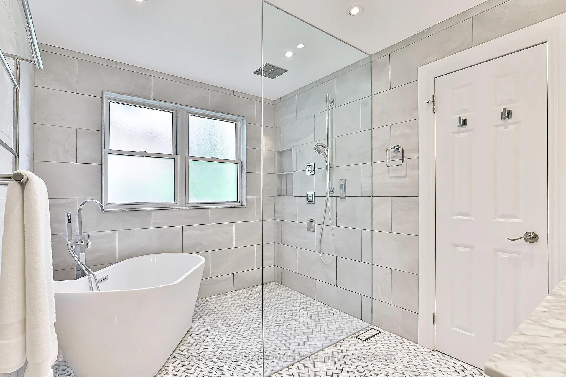 Photo 19 of 2 Homestead Court, Markham, Bullock — HOMEH