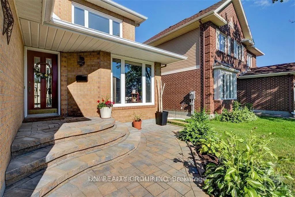 Photo 2 of 5 Dalecroft Crescent, Ottawa, Centrepointe — HOMEH
