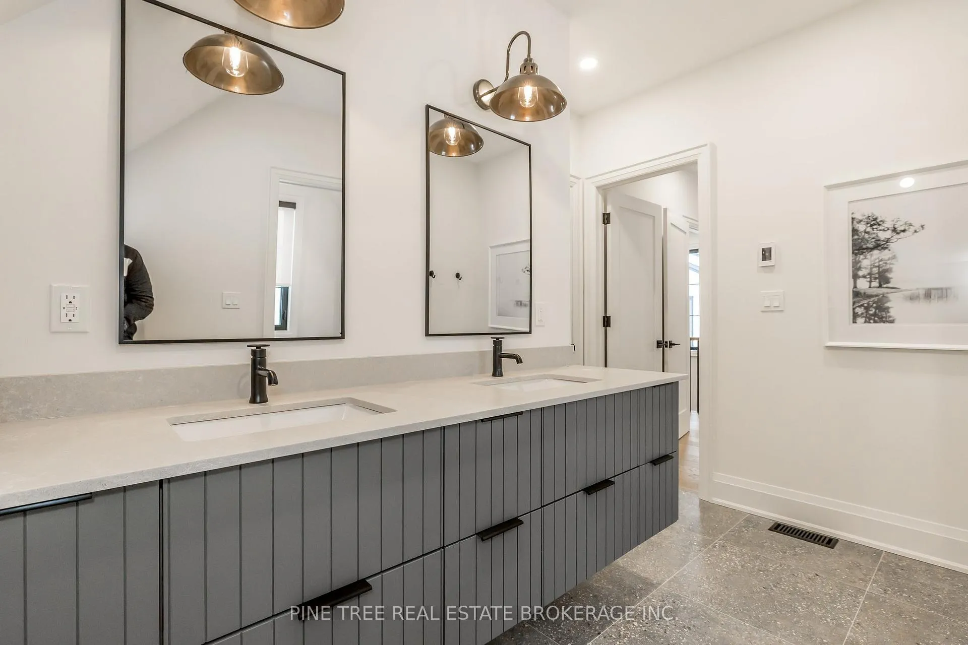 Photo 33 of 271 Codrington Street, Barrie, Codrington — HOMEH