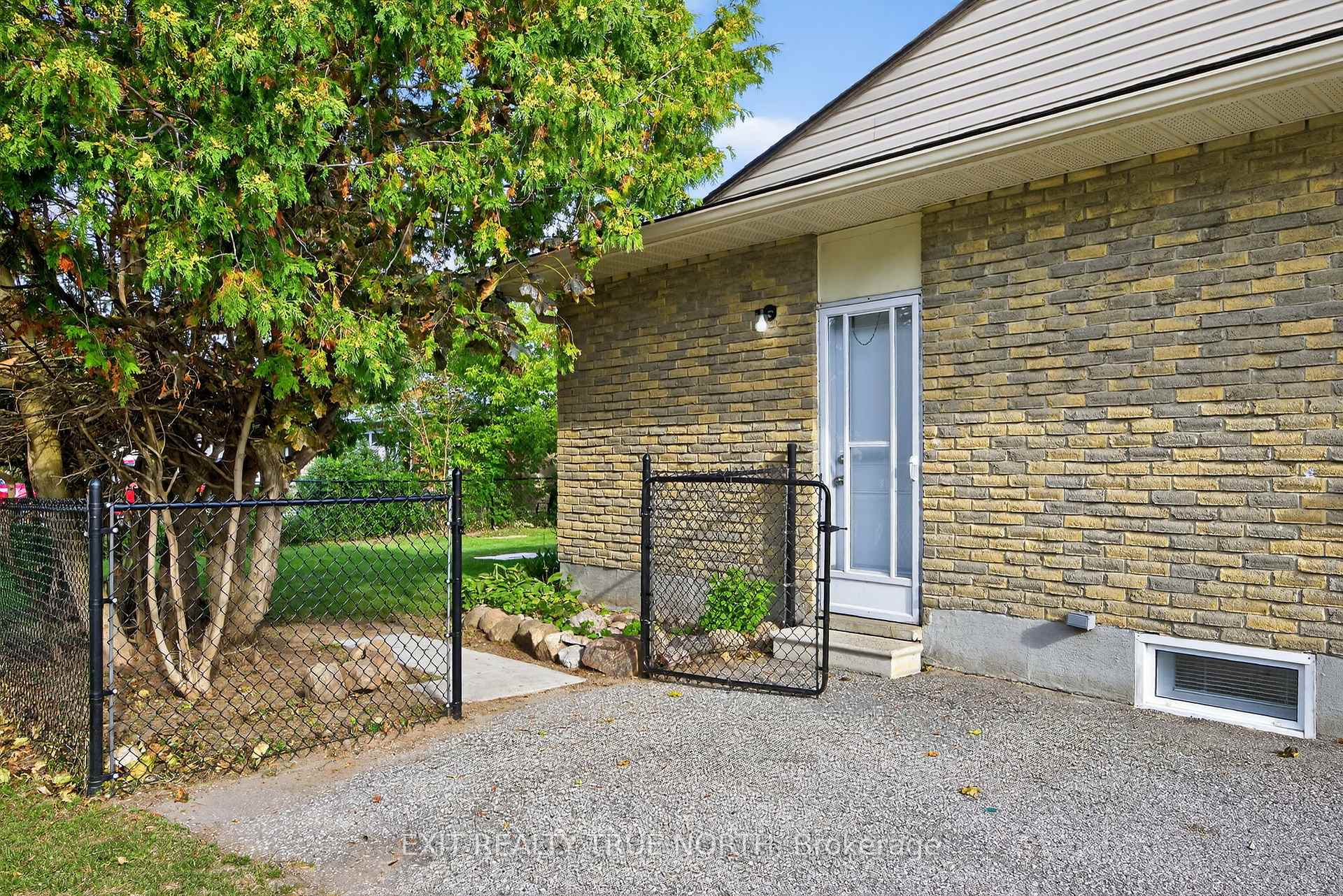 Photo 44 of 23 Janine Street, Barrie, Cundles East — HOMEH