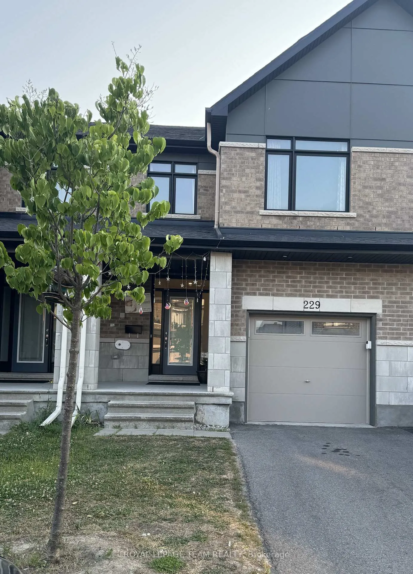 Photo 2 of 229 Zinnia Way, Ottawa, Riverside South/Gloucester Glen — HOMEH