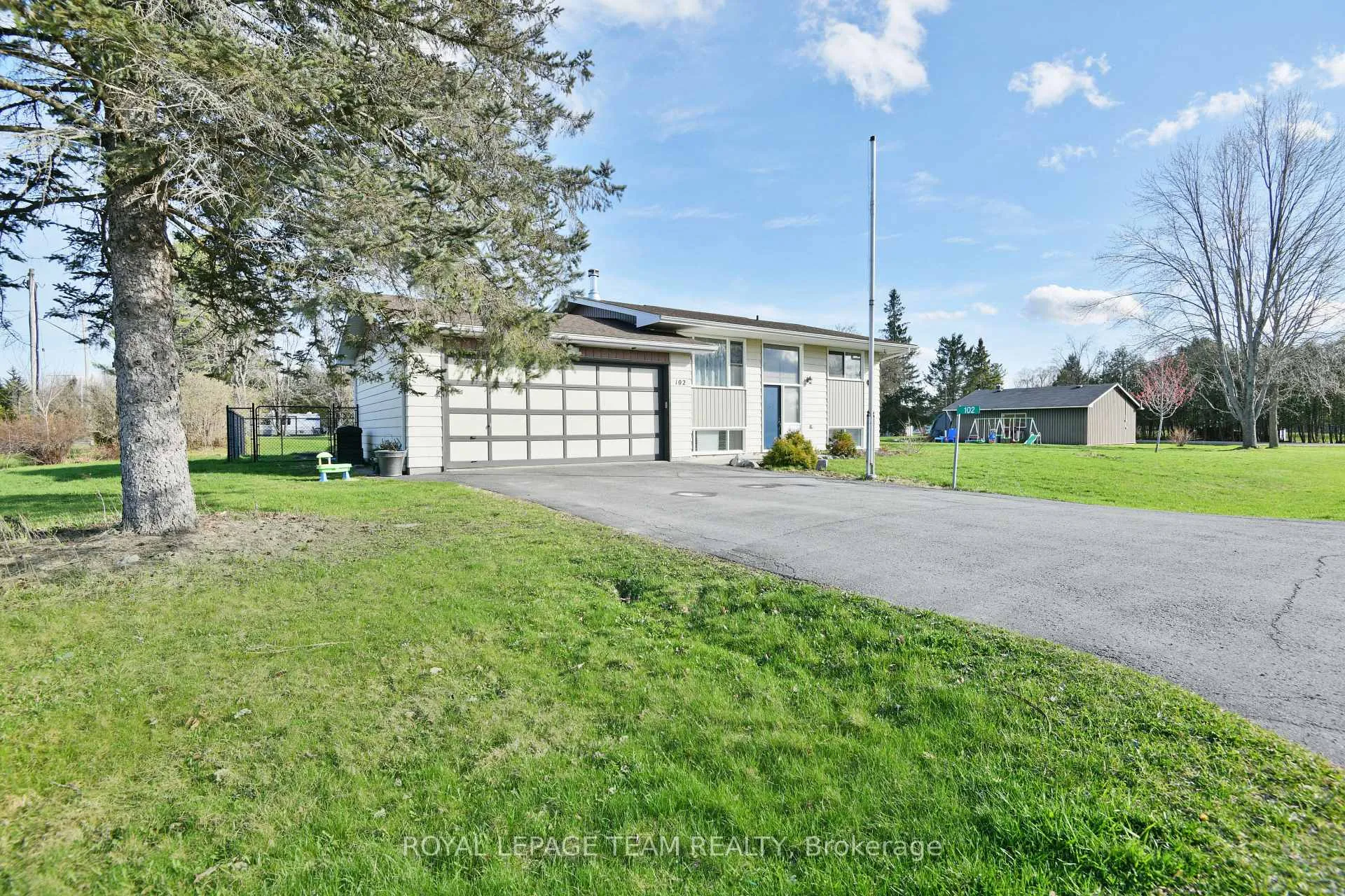 Photo 1 of 102 Creek Drive, Ottawa, Fitzroy — HOMEH