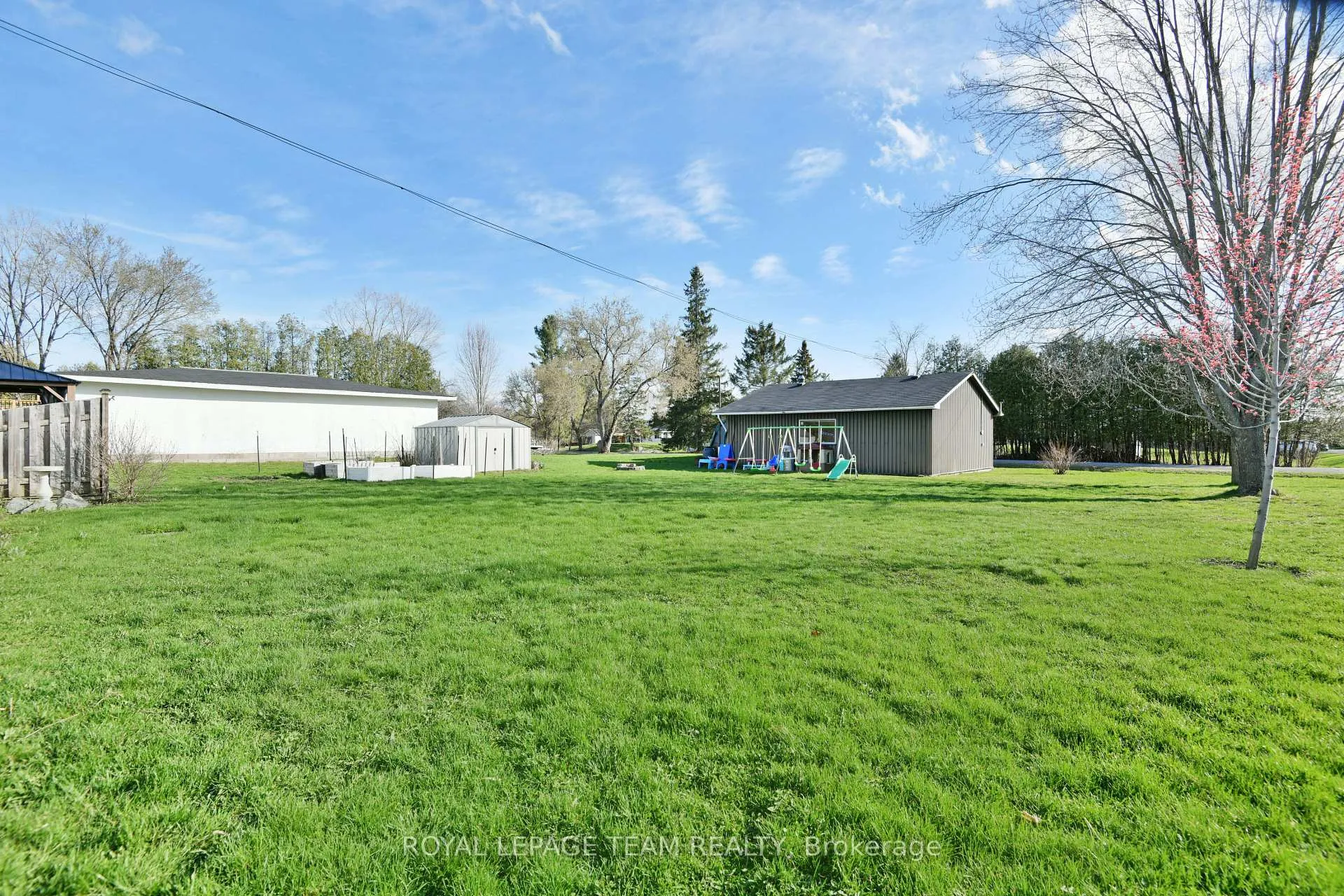 Photo 4 of 102 Creek Drive, Ottawa, Fitzroy — HOMEH