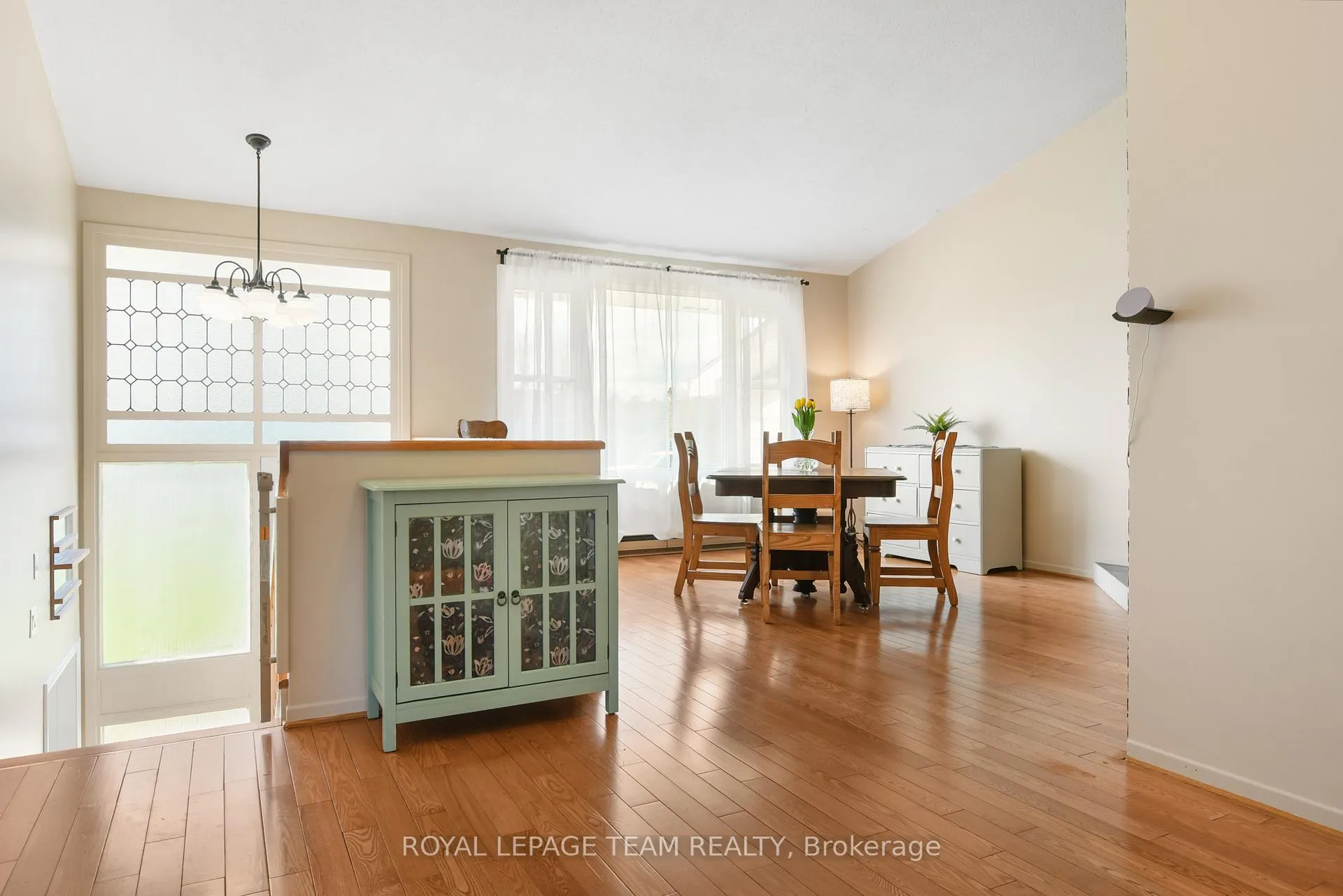 Photo 6 of 102 Creek Drive, Ottawa, Fitzroy — HOMEH