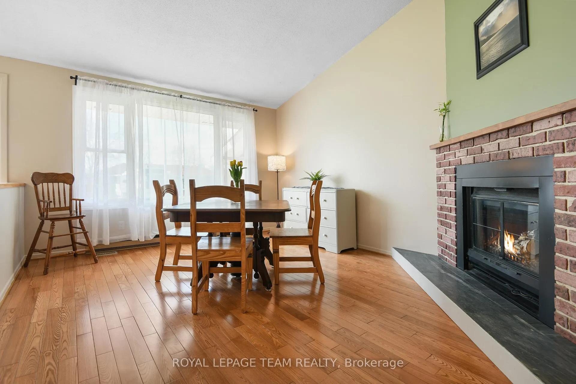 Photo 7 of 102 Creek Drive, Ottawa, Fitzroy — HOMEH
