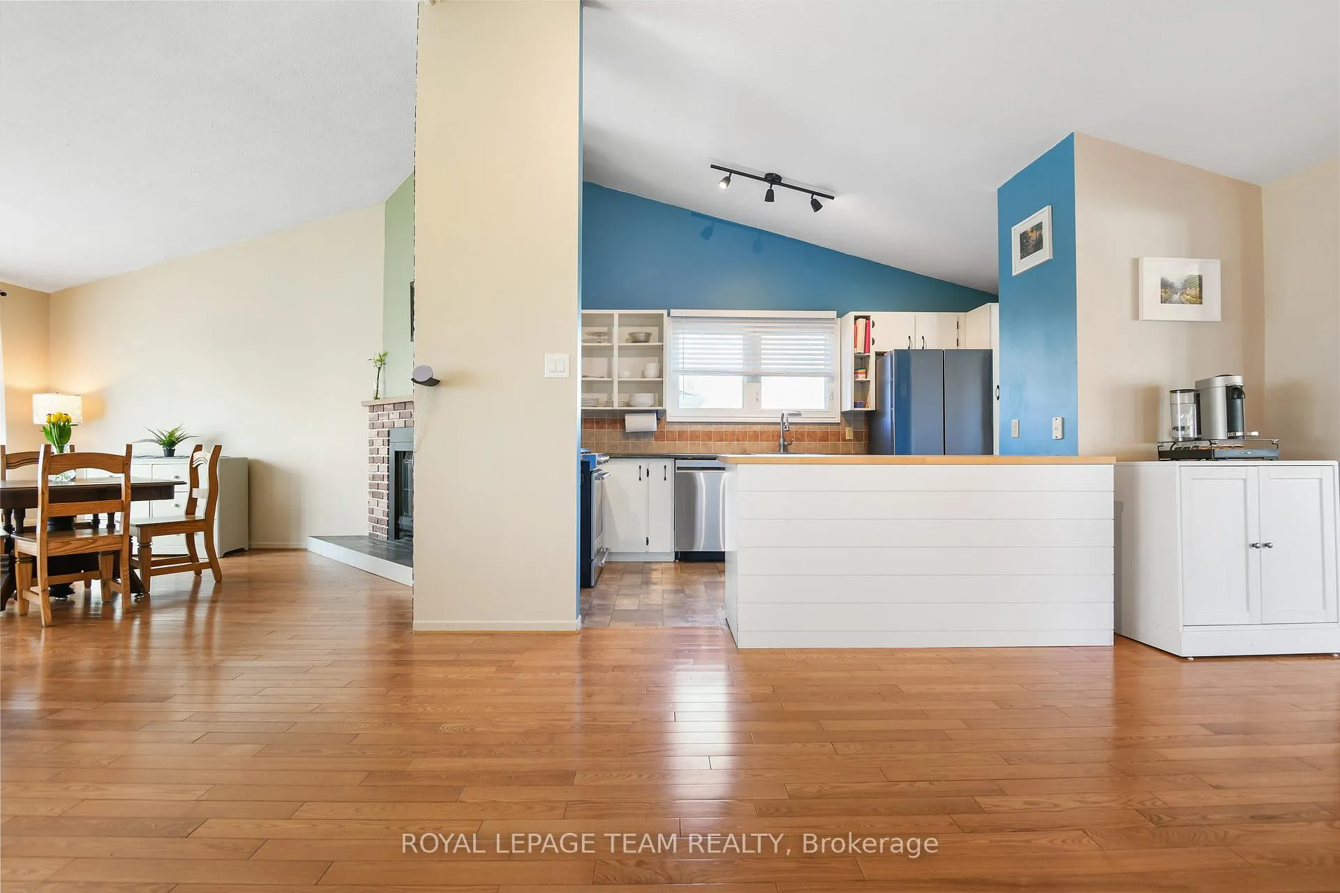 Photo 13 of 102 Creek Drive, Ottawa, Fitzroy — HOMEH