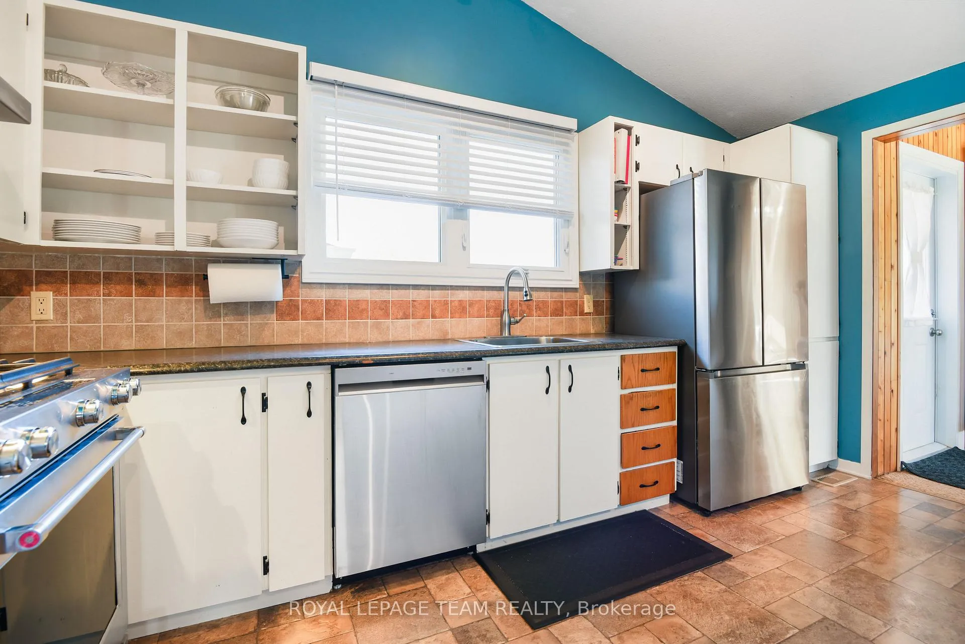 Photo 18 of 102 Creek Drive, Ottawa, Fitzroy — HOMEH