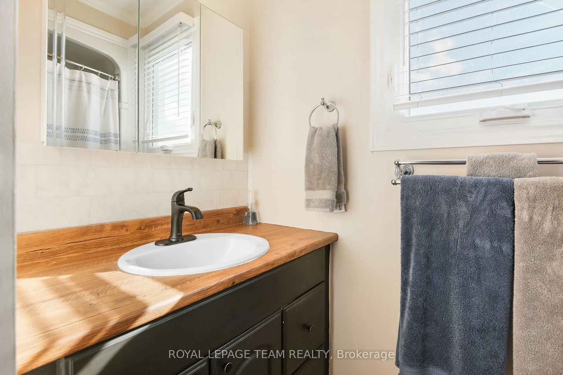 Photo 23 of 102 Creek Drive, Ottawa, Fitzroy — HOMEH