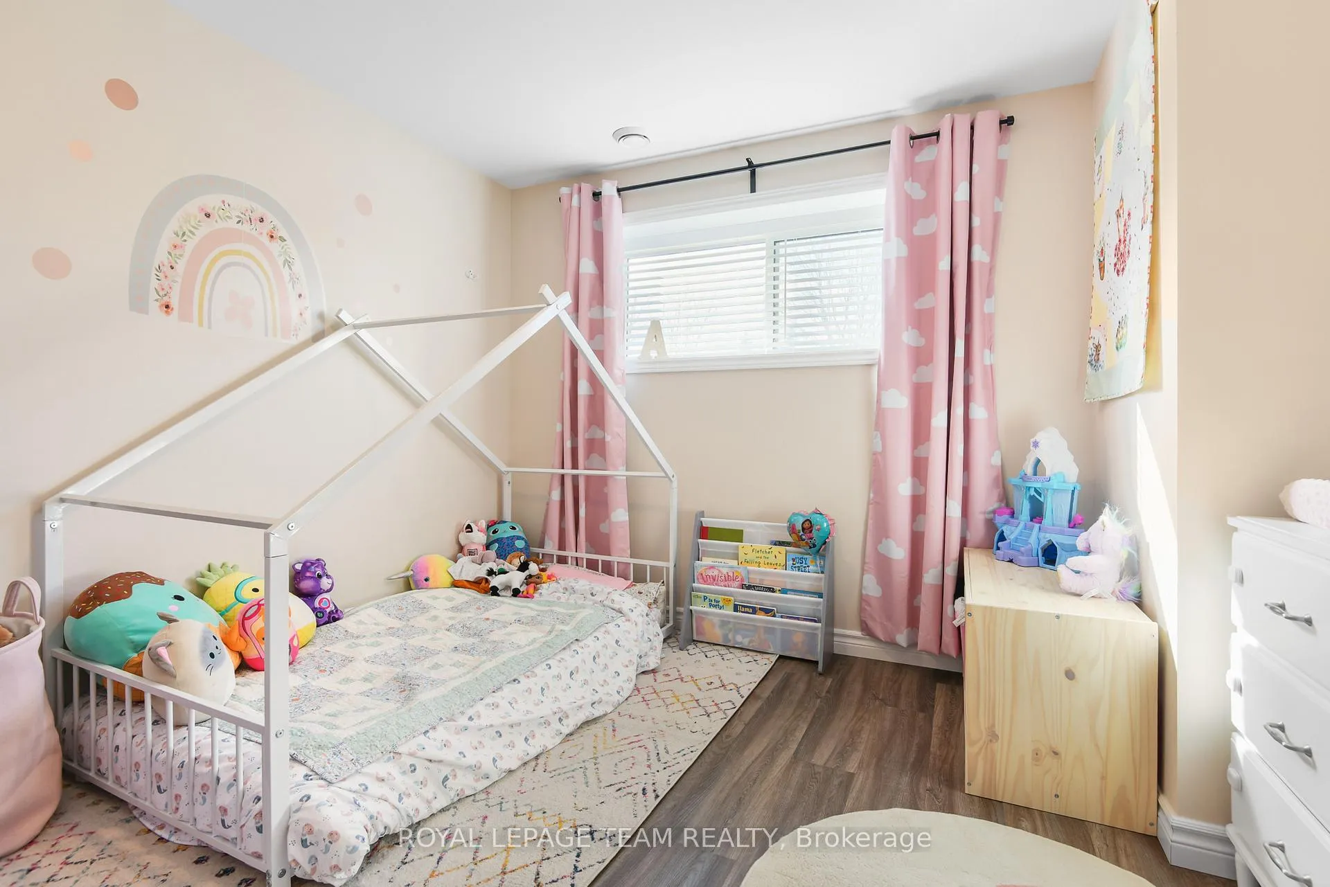 Photo 25 of 102 Creek Drive, Ottawa, Fitzroy — HOMEH