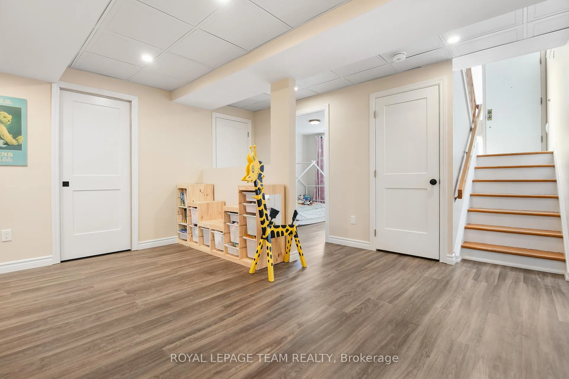 Photo 26 of 102 Creek Drive, Ottawa, Fitzroy — HOMEH