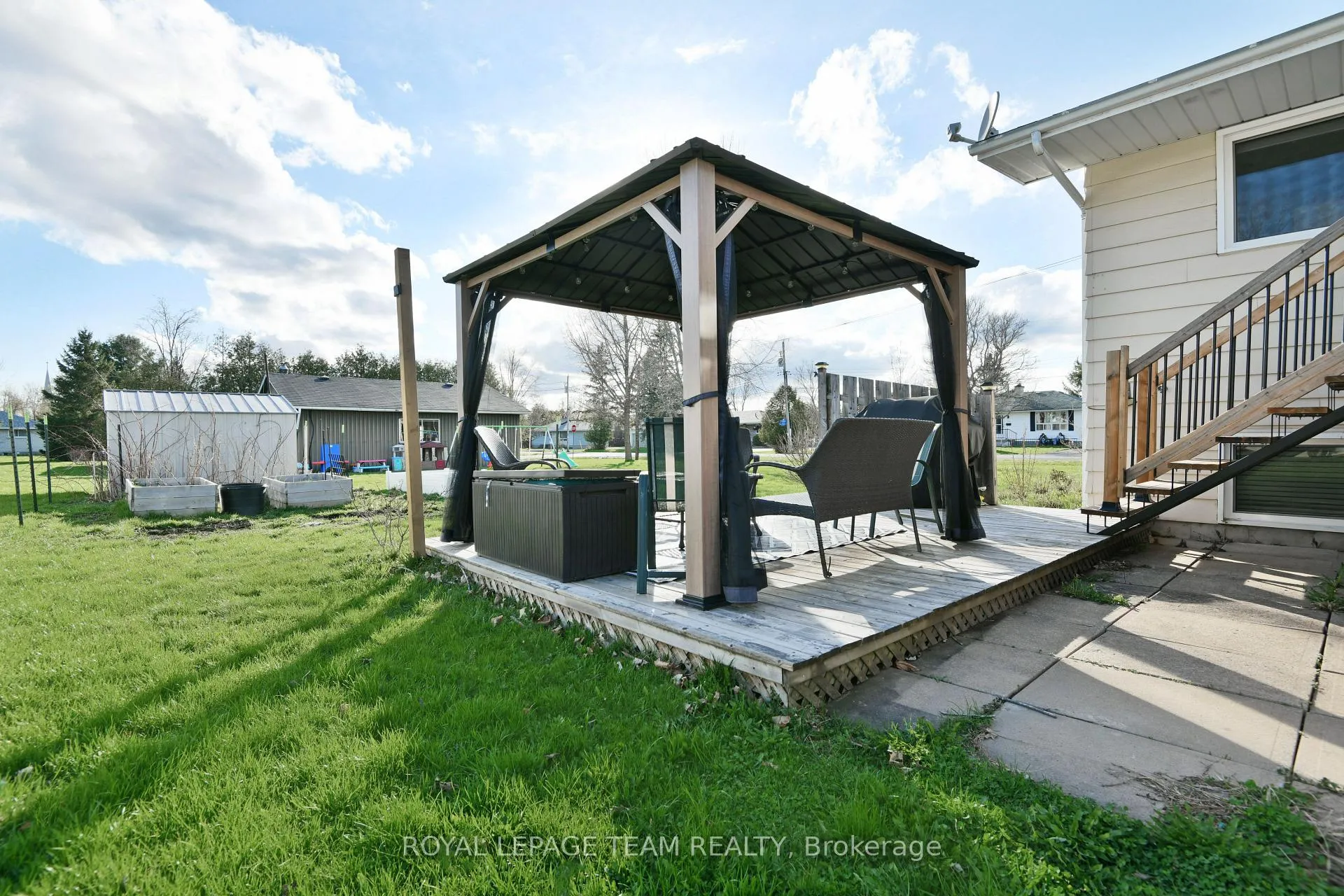 Photo 33 of 102 Creek Drive, Ottawa, Fitzroy — HOMEH