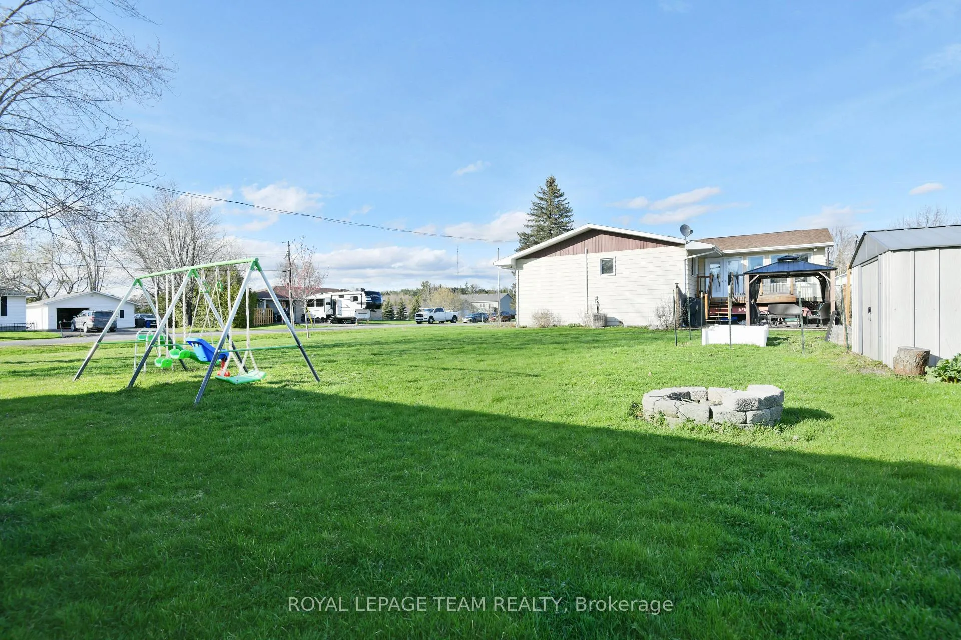 Photo 34 of 102 Creek Drive, Ottawa, Fitzroy — HOMEH