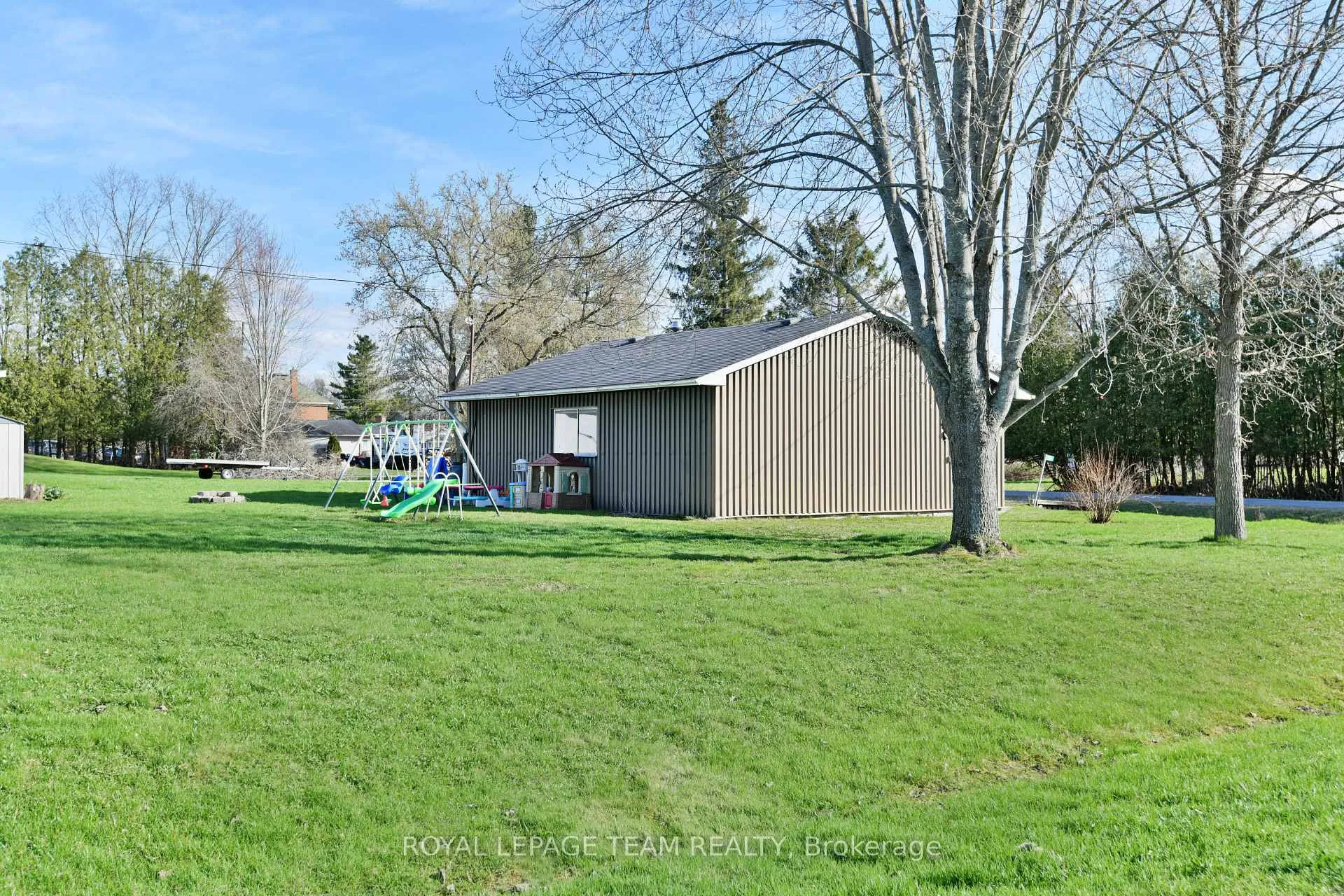 Photo 35 of 102 Creek Drive, Ottawa, Fitzroy — HOMEH