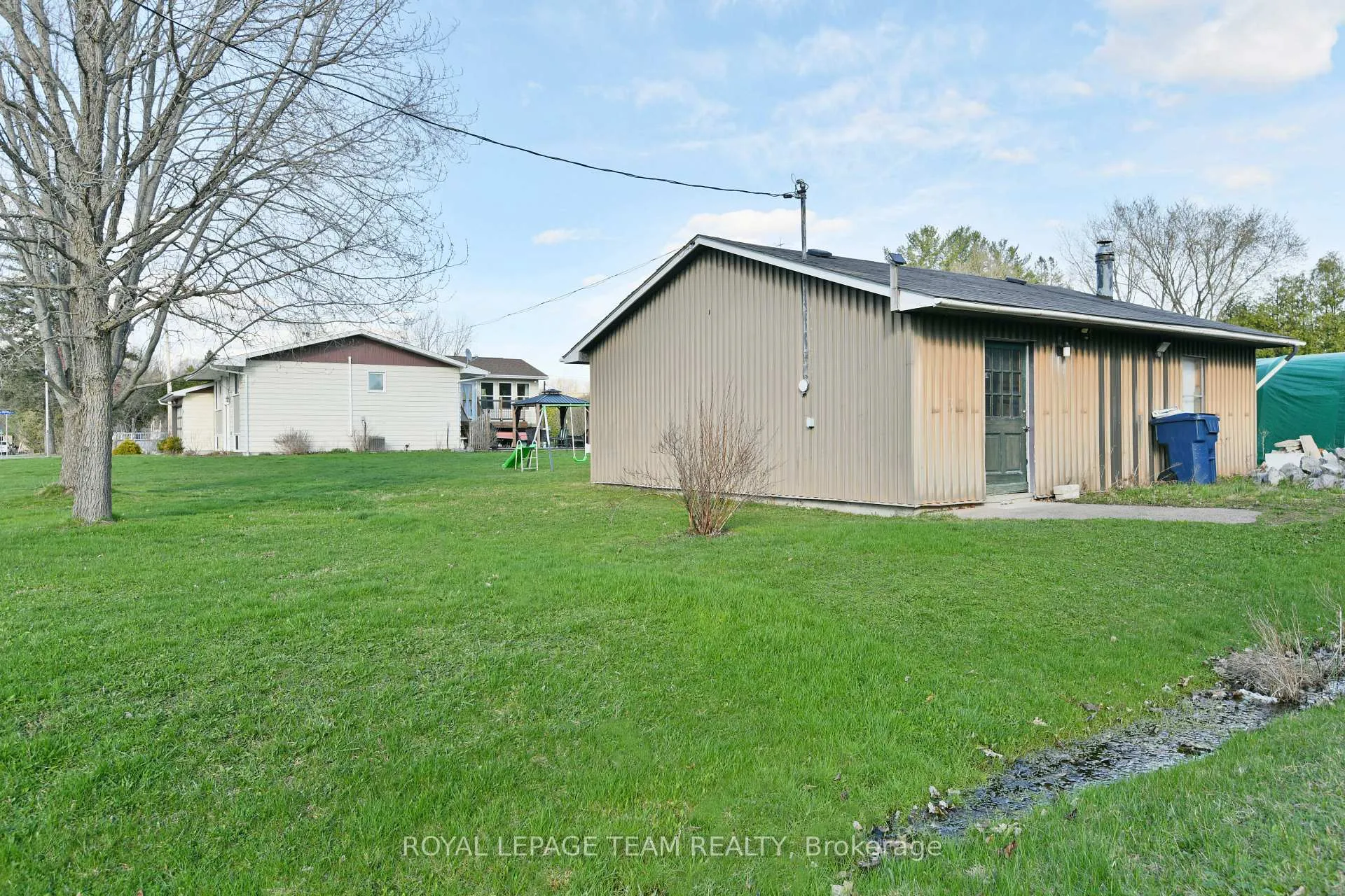 Photo 36 of 102 Creek Drive, Ottawa, Fitzroy — HOMEH