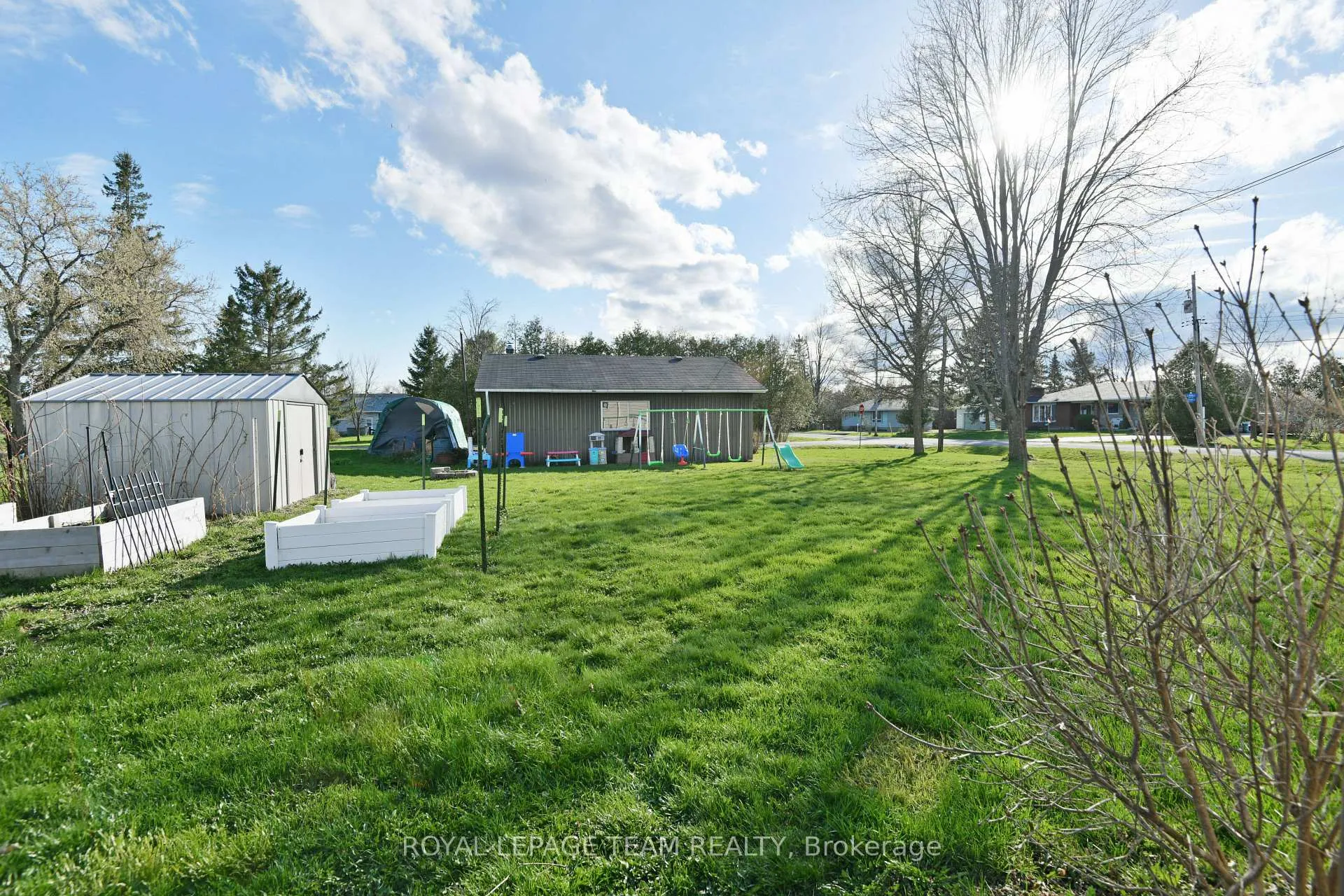 Photo 39 of 102 Creek Drive, Ottawa, Fitzroy — HOMEH