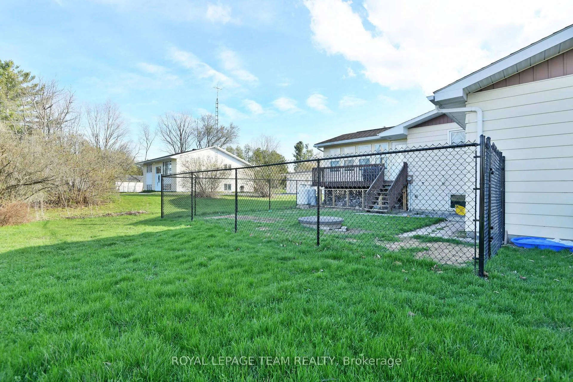 Photo 40 of 102 Creek Drive, Ottawa, Fitzroy — HOMEH