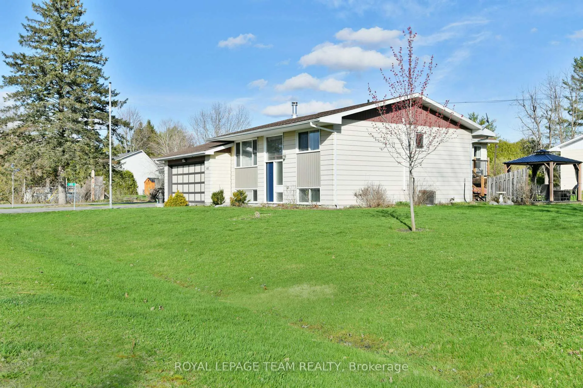 Photo 41 of 102 Creek Drive, Ottawa, Fitzroy — HOMEH