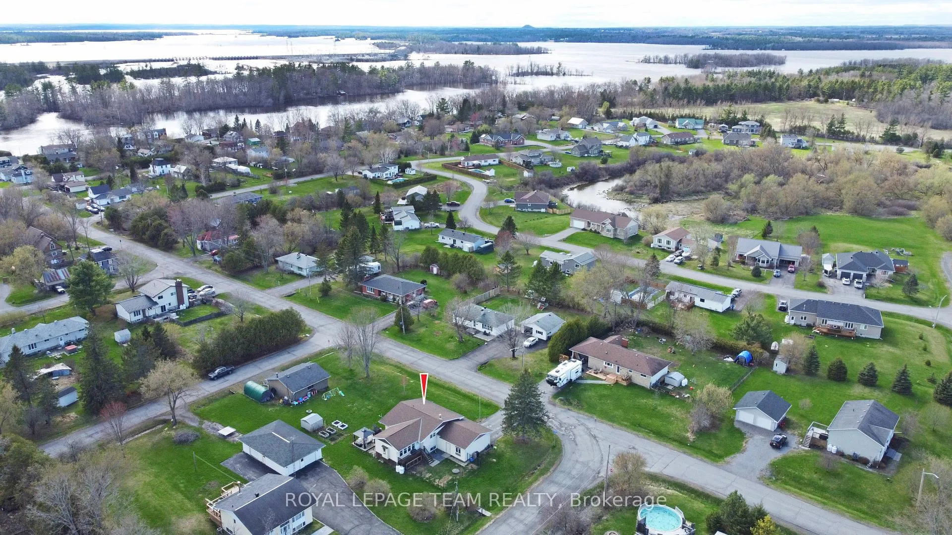 Photo 42 of 102 Creek Drive, Ottawa, Fitzroy — HOMEH