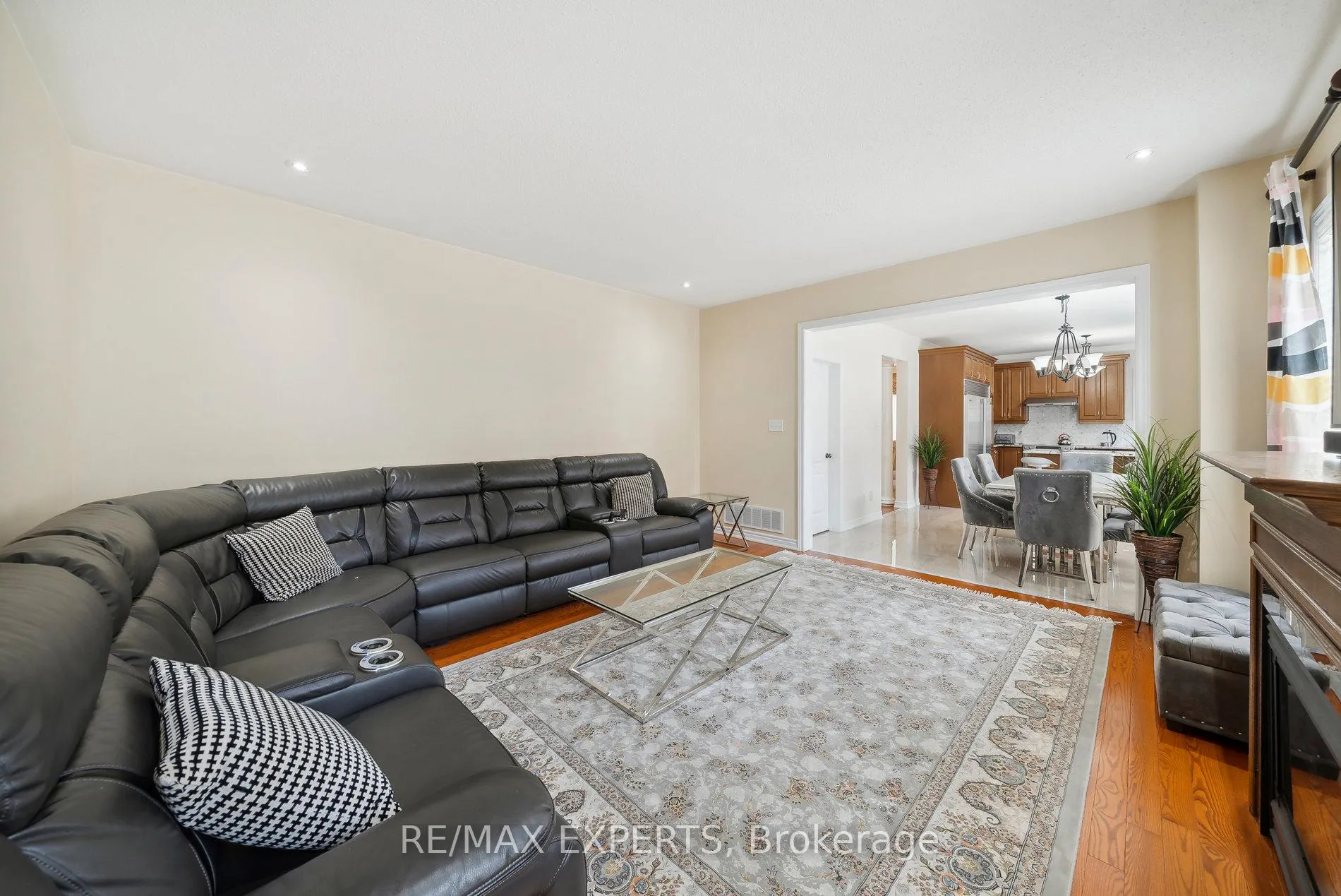 Photo 12 of 126 Josephine Road W, Vaughan, Vellore Village — HOMEH