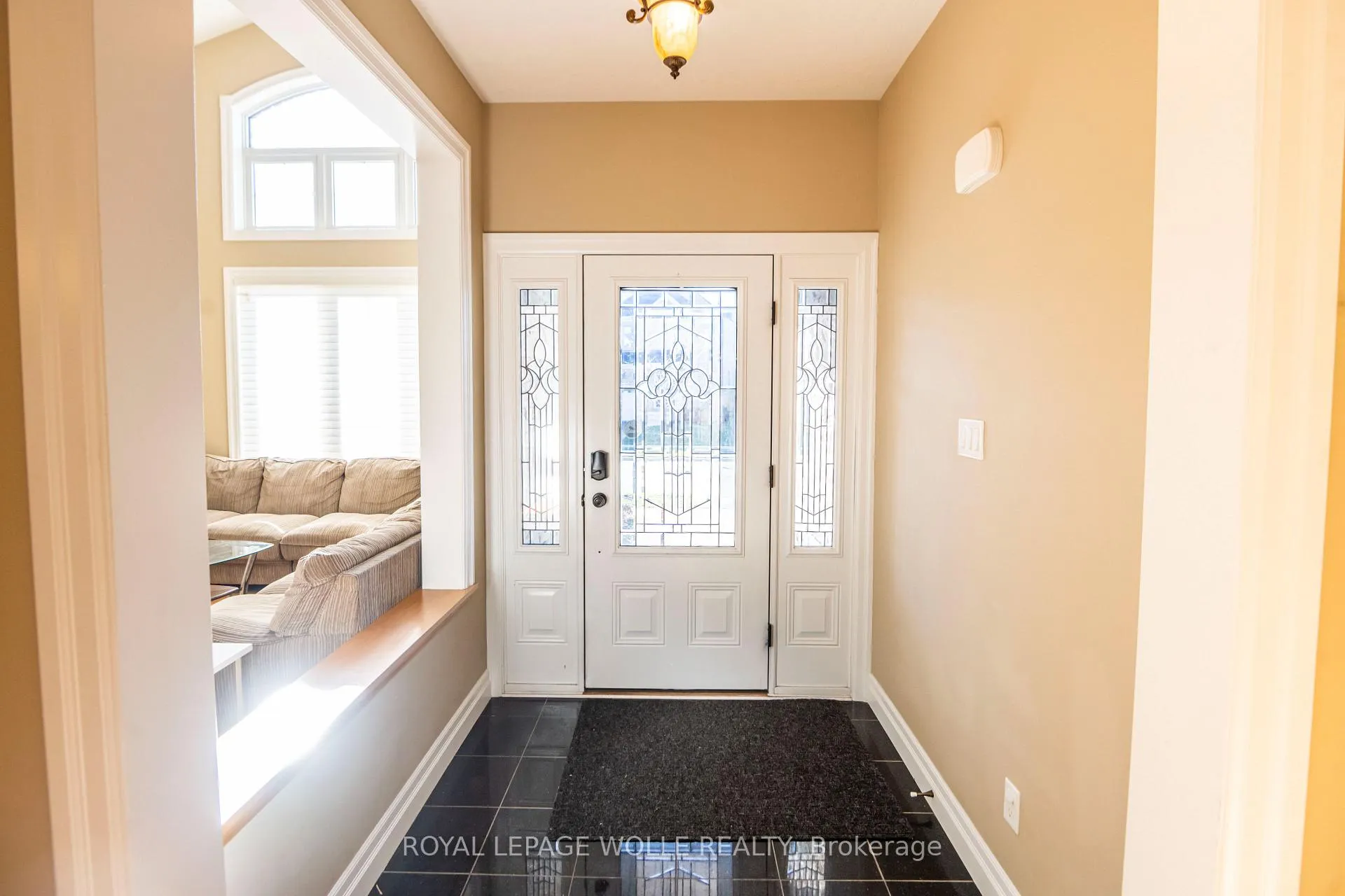Photo 2 of 406 Rideau River Street, Waterloo — HOMEH