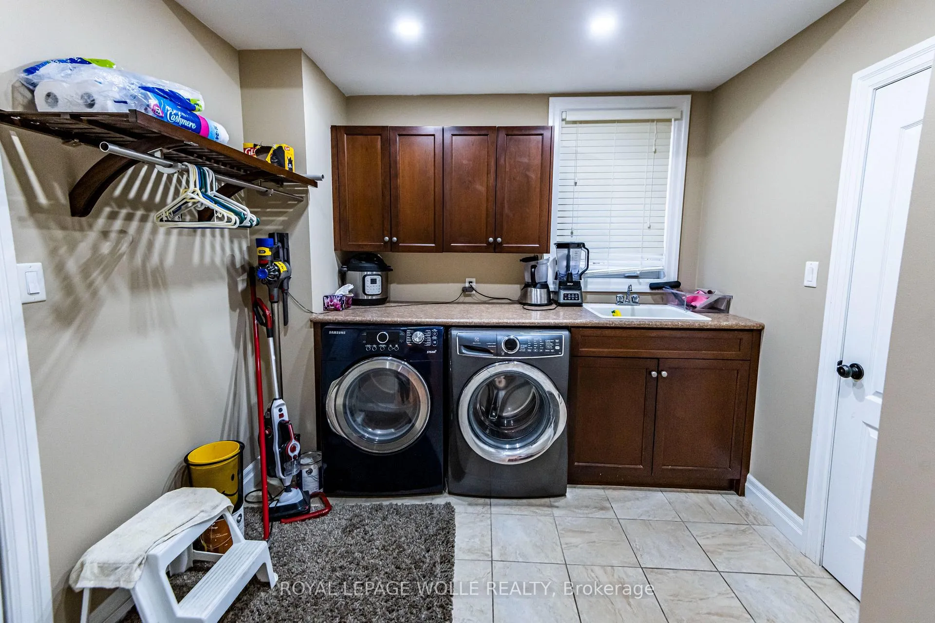 Photo 5 of 406 Rideau River Street, Waterloo — HOMEH