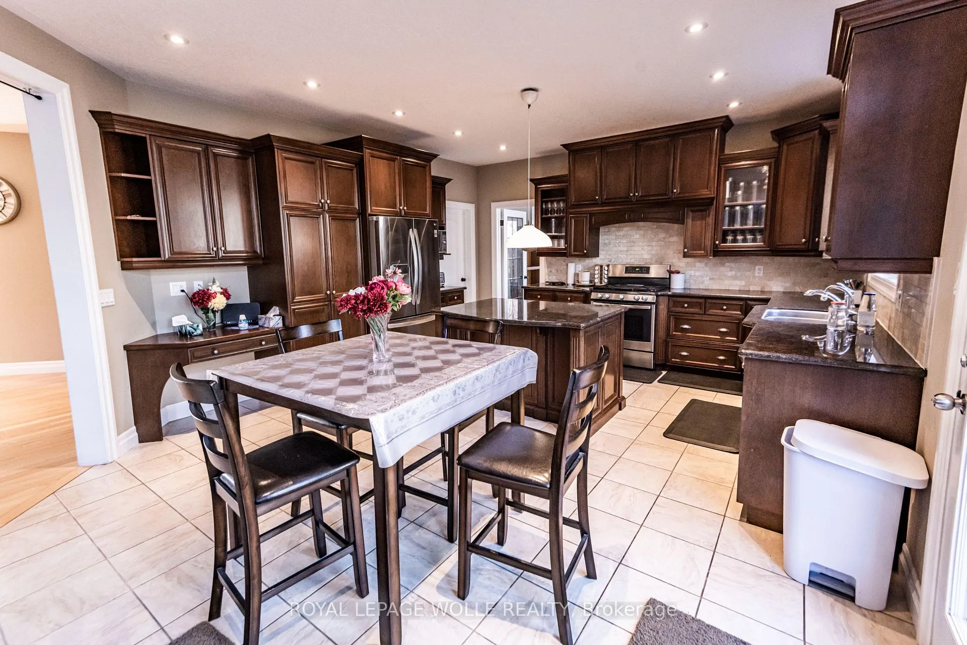 Photo 7 of 406 Rideau River Street, Waterloo — HOMEH