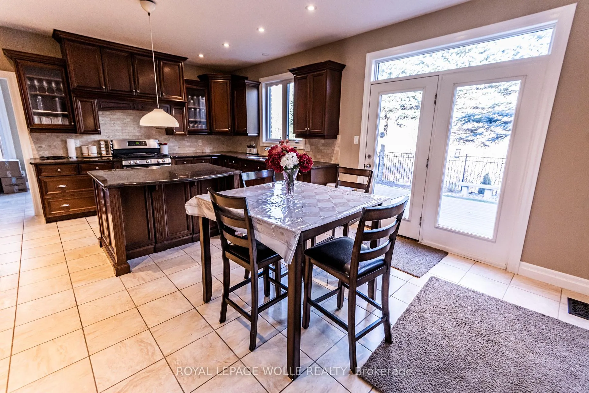 Photo 8 of 406 Rideau River Street, Waterloo — HOMEH