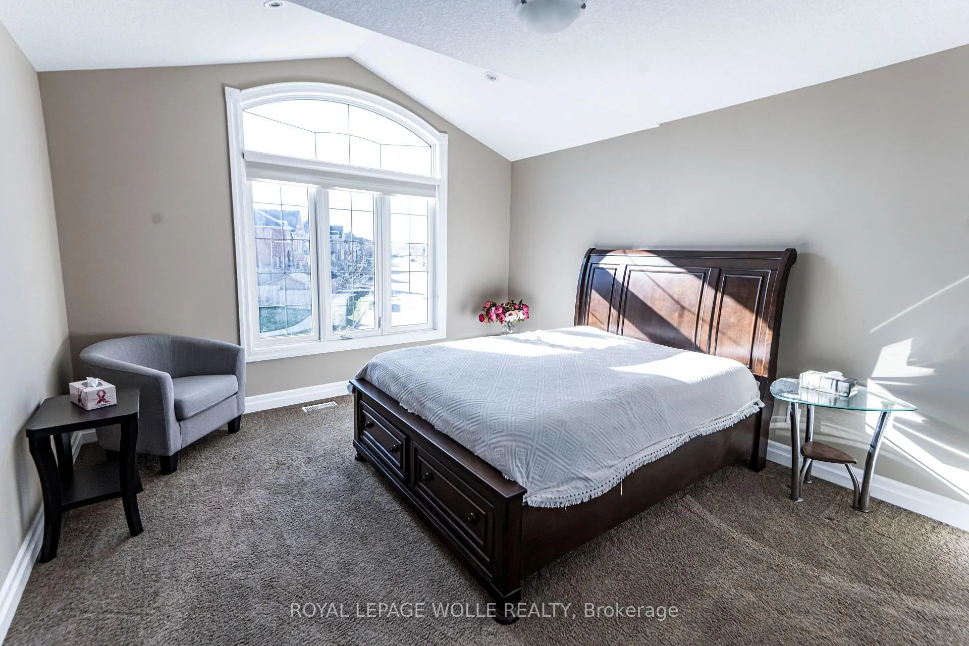 Photo 17 of 406 Rideau River Street, Waterloo — HOMEH