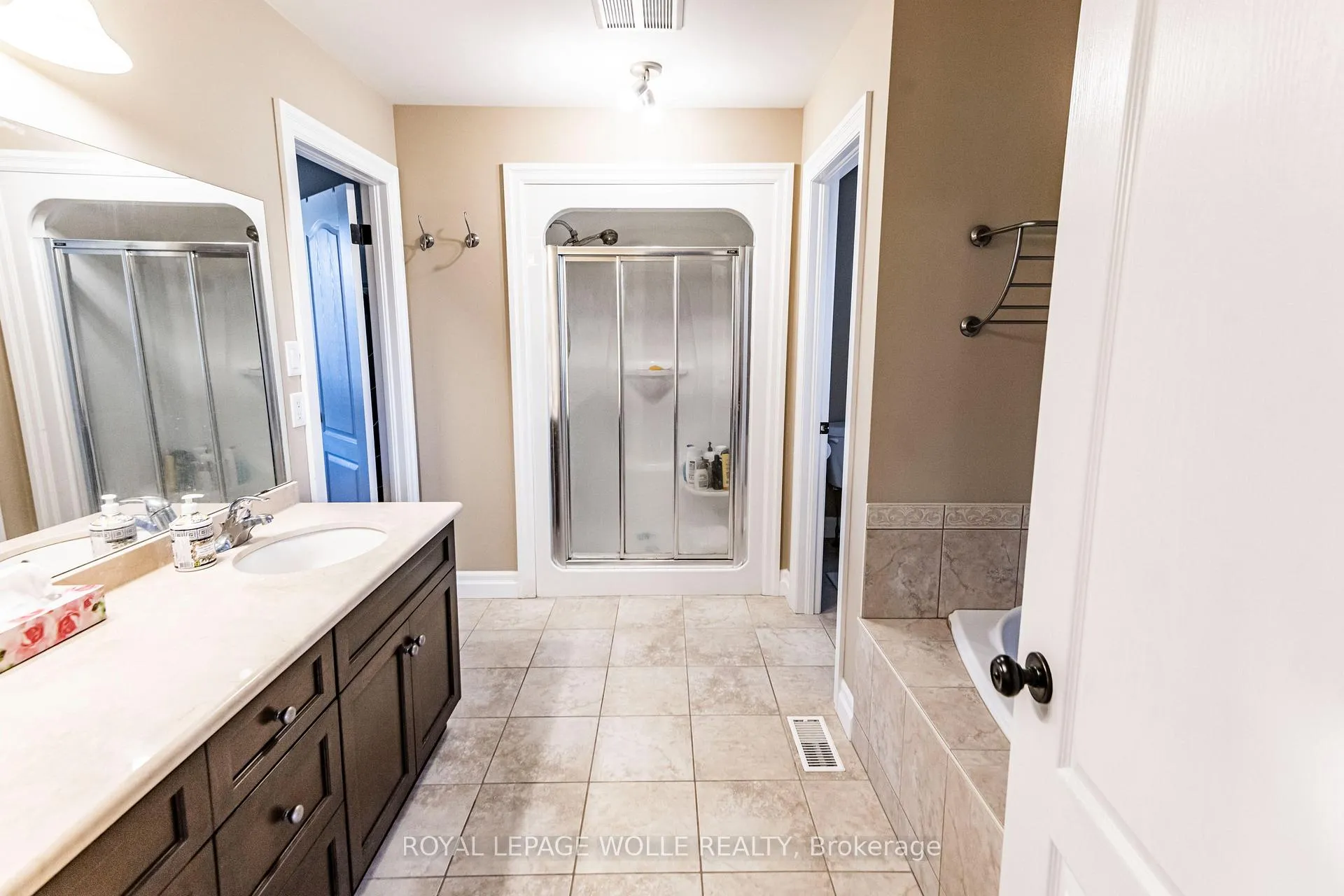 Photo 20 of 406 Rideau River Street, Waterloo — HOMEH