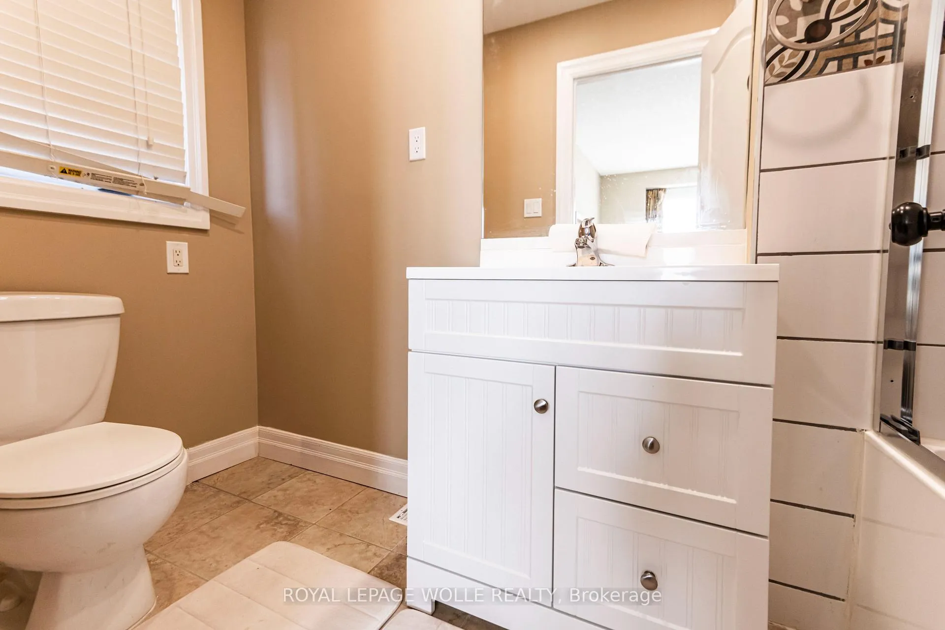 Photo 22 of 406 Rideau River Street, Waterloo — HOMEH
