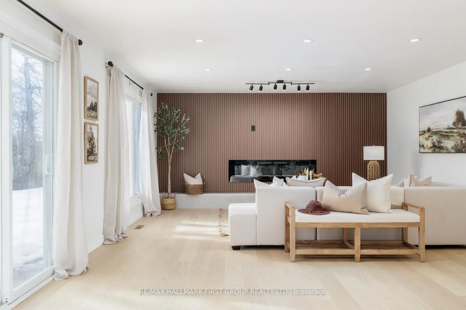 Photo 5 of 16 Bryant Road, Ajax, South East — HOMEH