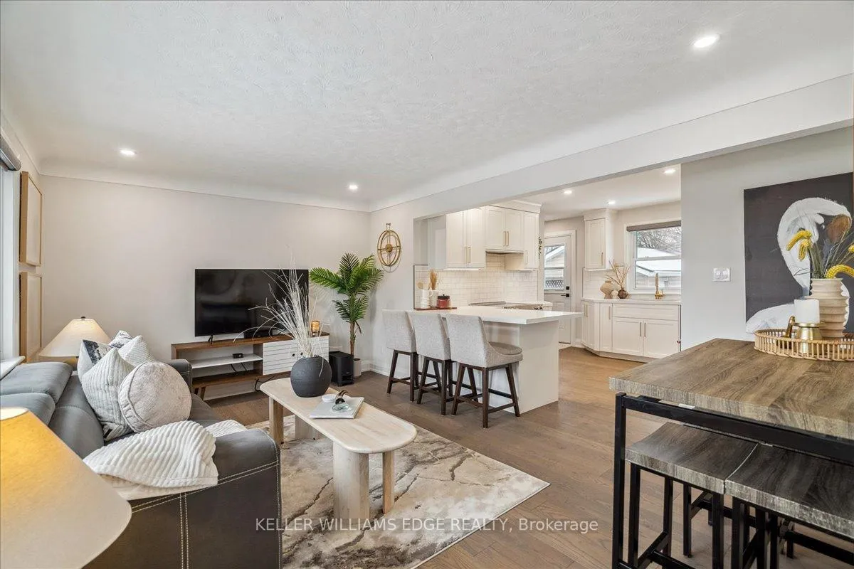 Photo 6 of 4 Fernwood Crescent, Hamilton, Hampton Heights — HOMEH