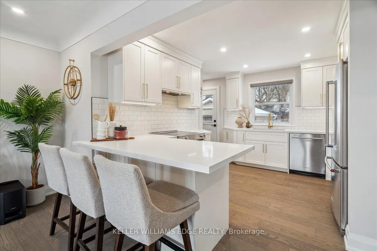 Photo 8 of 4 Fernwood Crescent, Hamilton, Hampton Heights — HOMEH