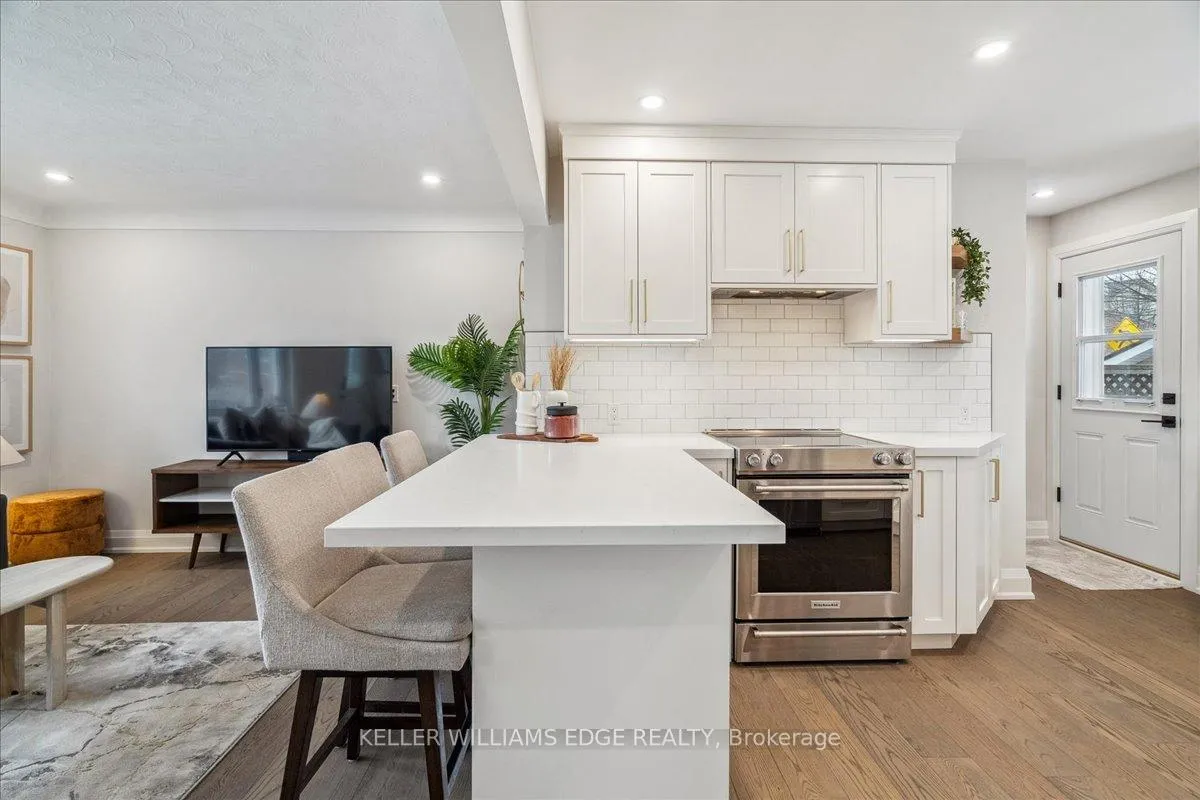 Photo 9 of 4 Fernwood Crescent, Hamilton, Hampton Heights — HOMEH