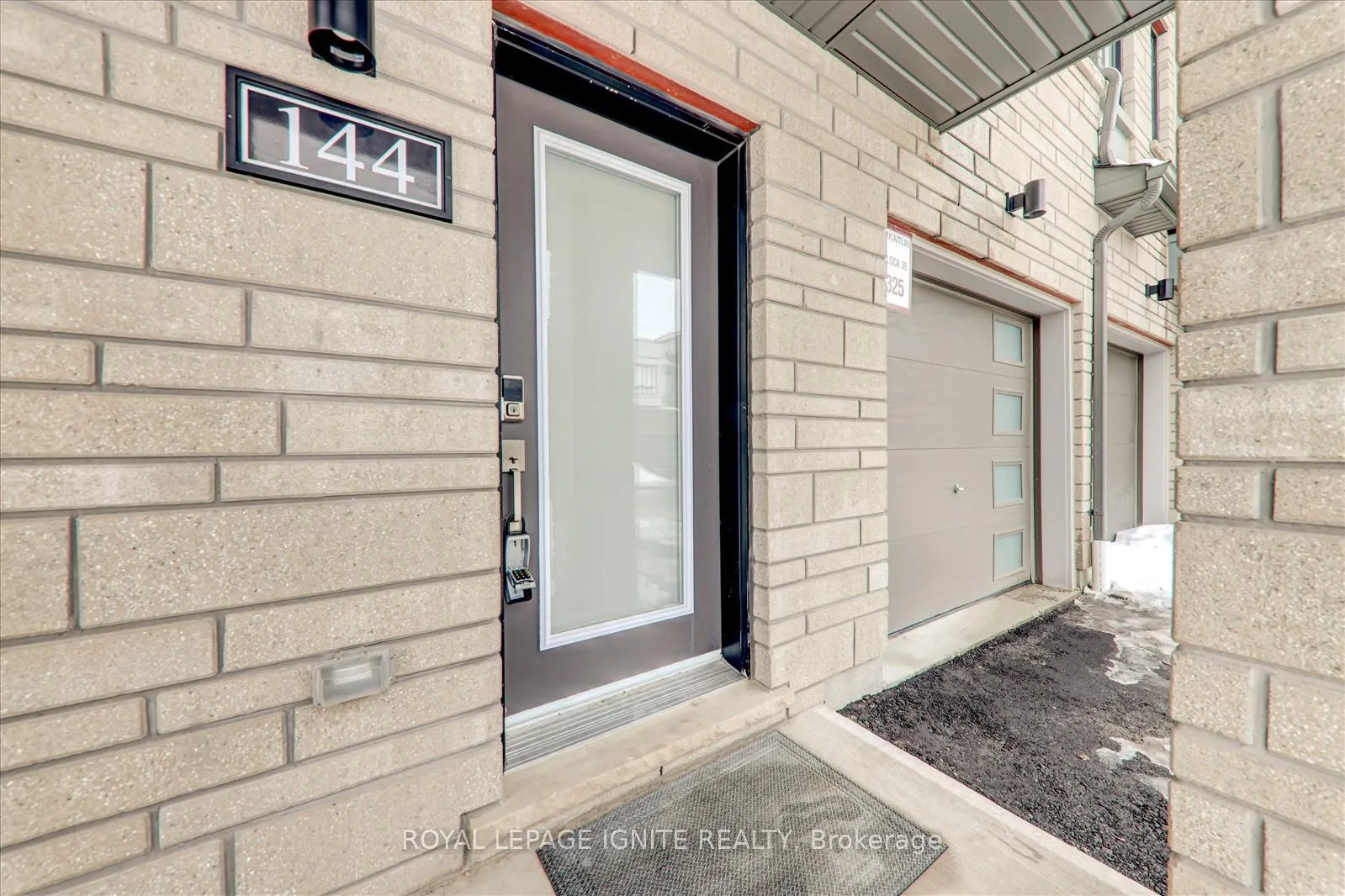 Photo 4 of 144 Sailors Landing, Clarington, Bowmanville — HOMEH