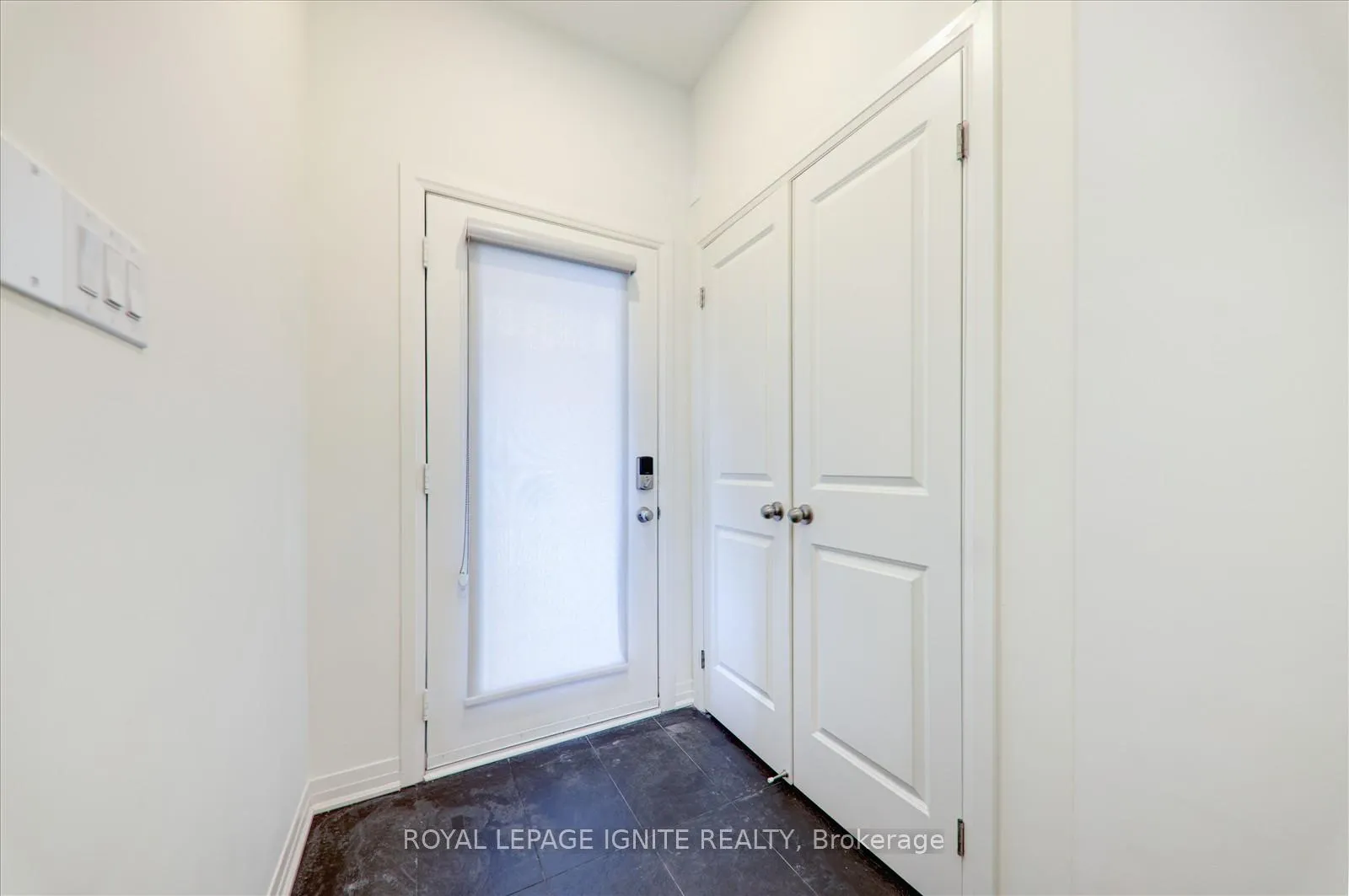 Photo 5 of 144 Sailors Landing, Clarington, Bowmanville — HOMEH